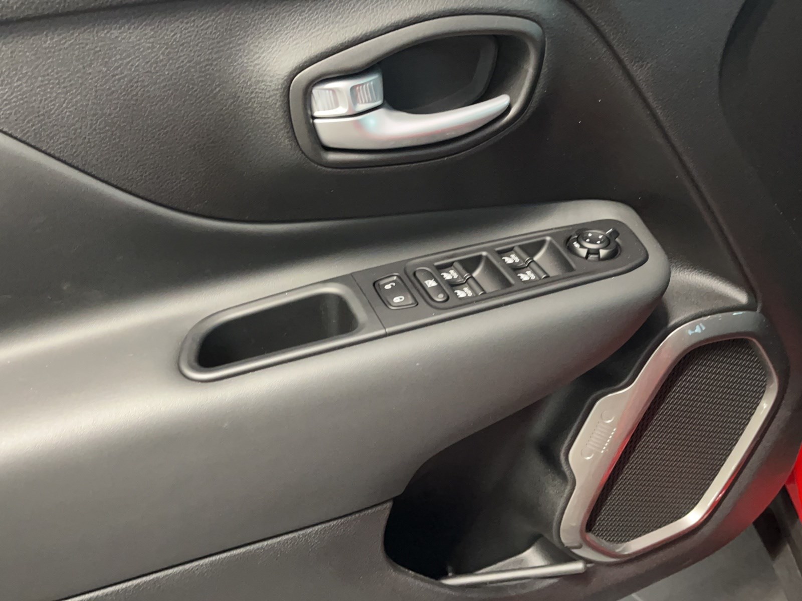 JEEP Renegade 1.5 MHEV Swiss Limited Plus-image-7