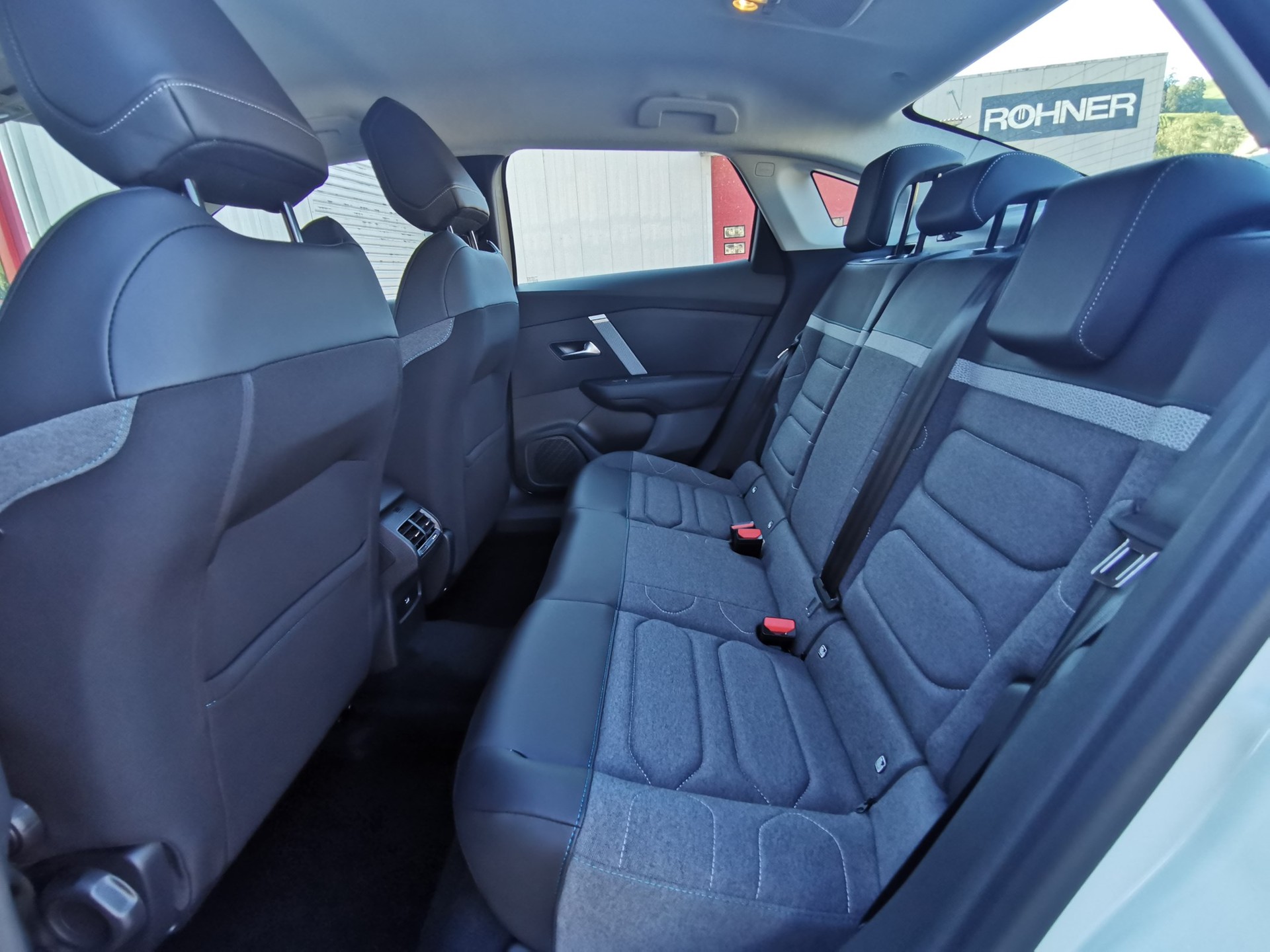CITROEN C4 X 1.2 Pure Tech Swiss Edition EAT8-image-10