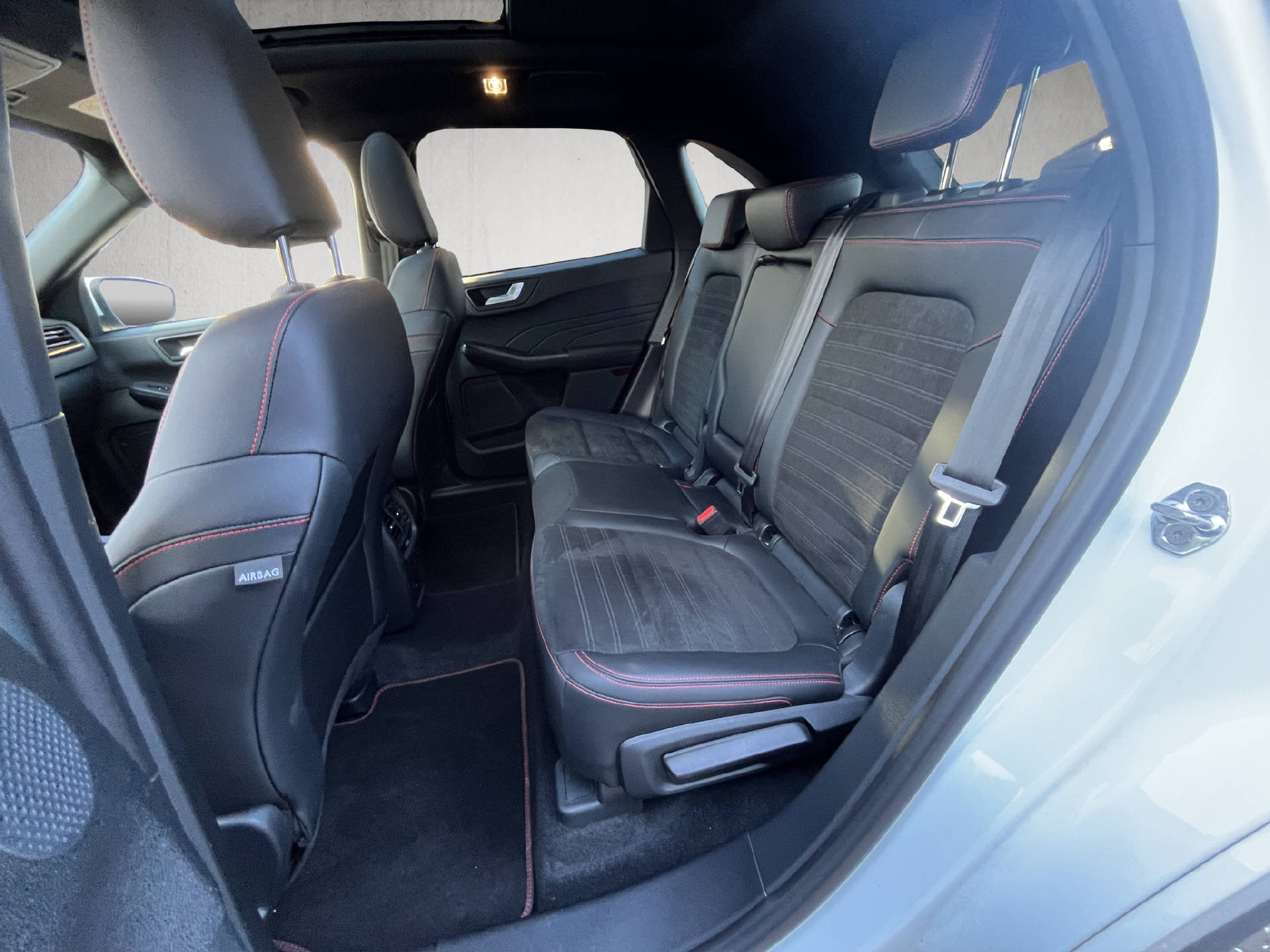 FORD Kuga 2.5 Plug-in Hybrid ST-Line X-image-10