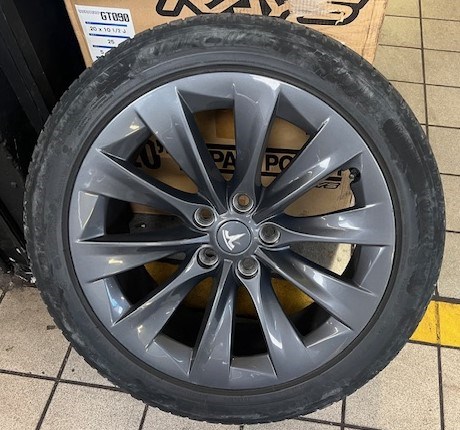 TESLA Model S 75 D-image-5