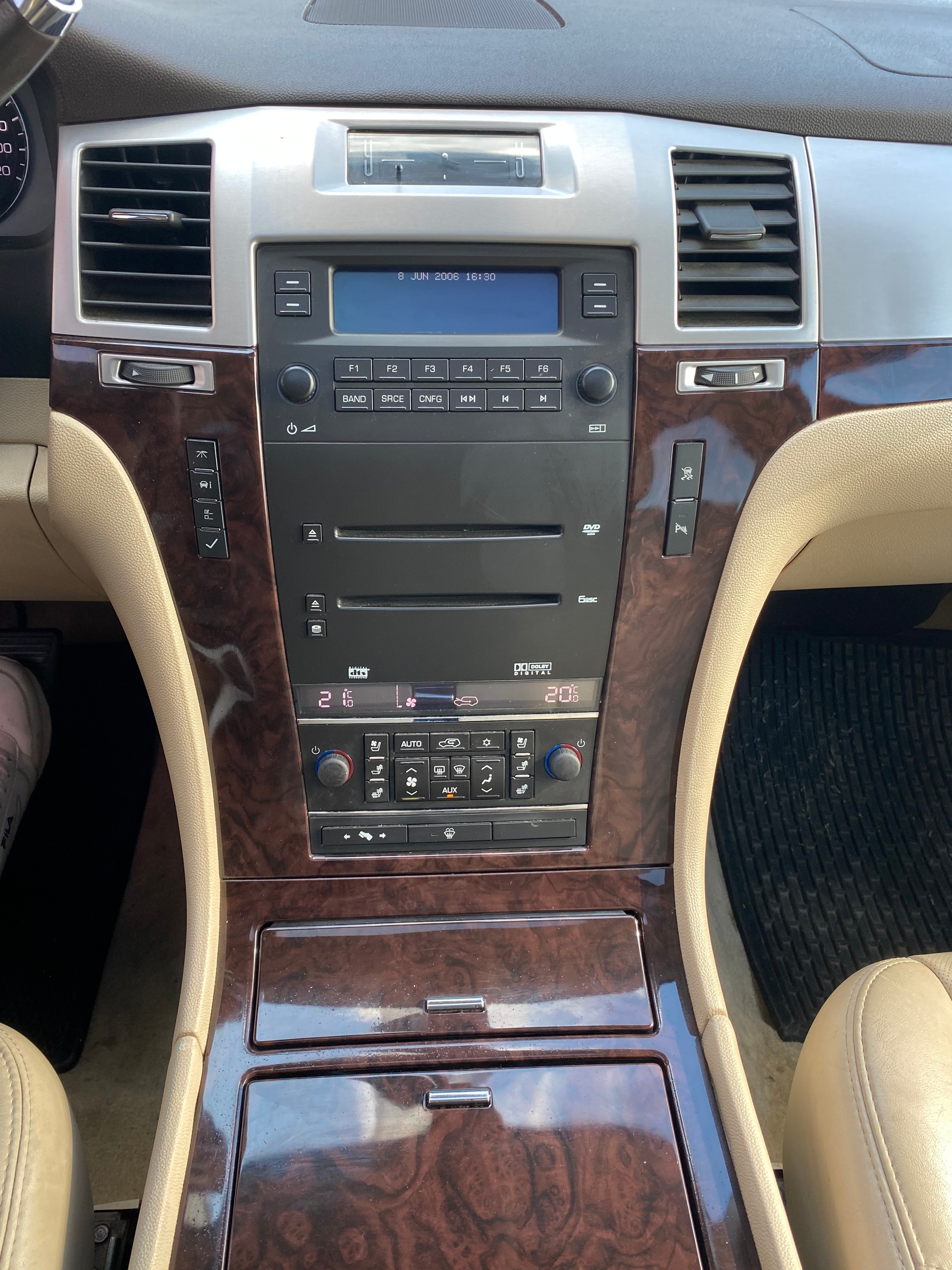 CADILLAC Escalade 6.2 Elegance-image-13