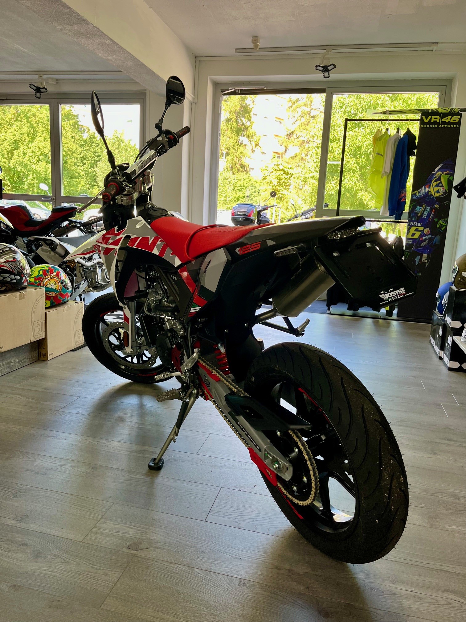 FANTIC XMF 125 Motard Performance MY25 - GRATIS LIEFERUNG"-showroom-element-1
