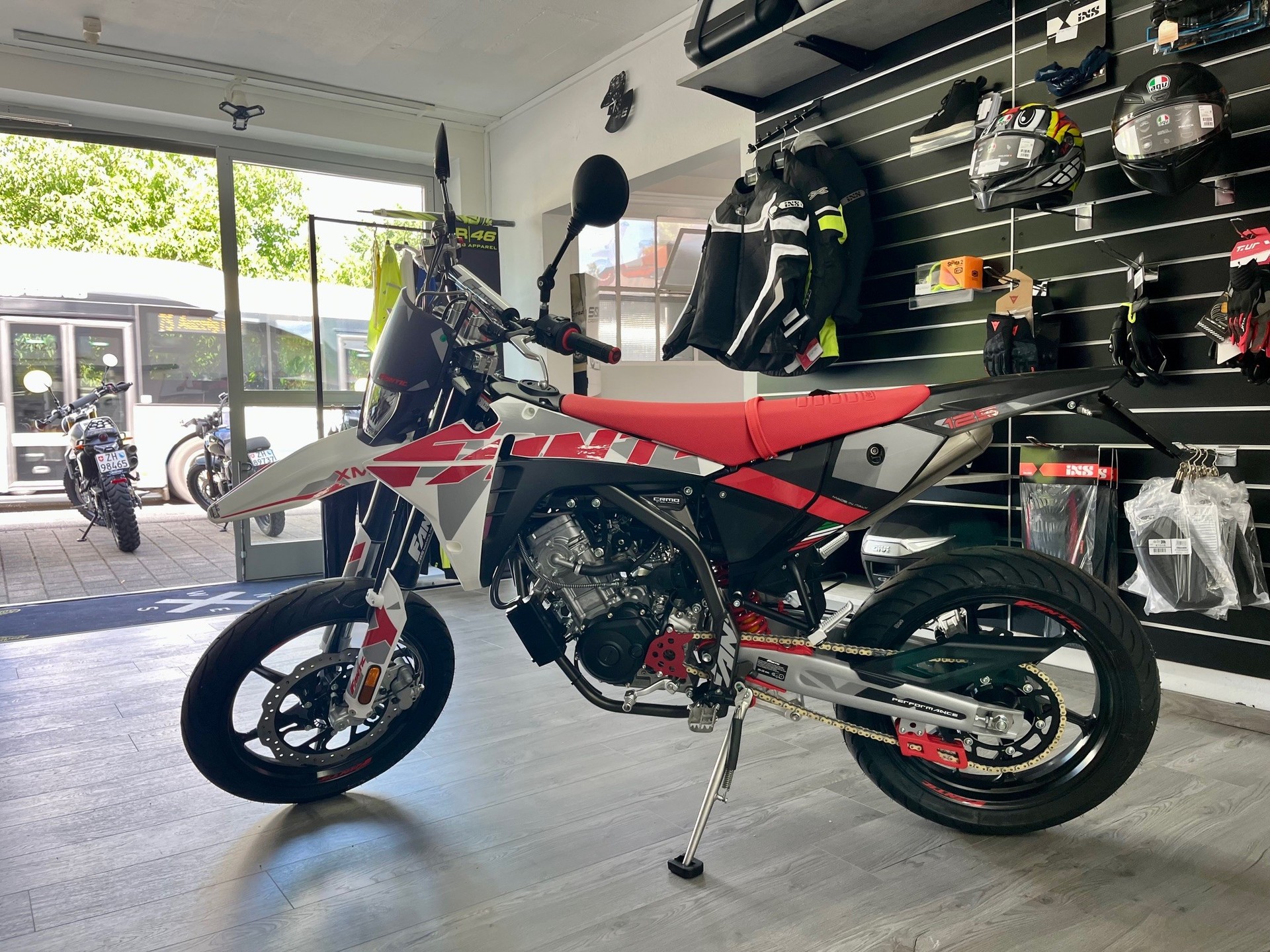 FANTIC XMF 125 Motard Performance MY25 - GRATIS LIEFERUNG"-showroom-element-2