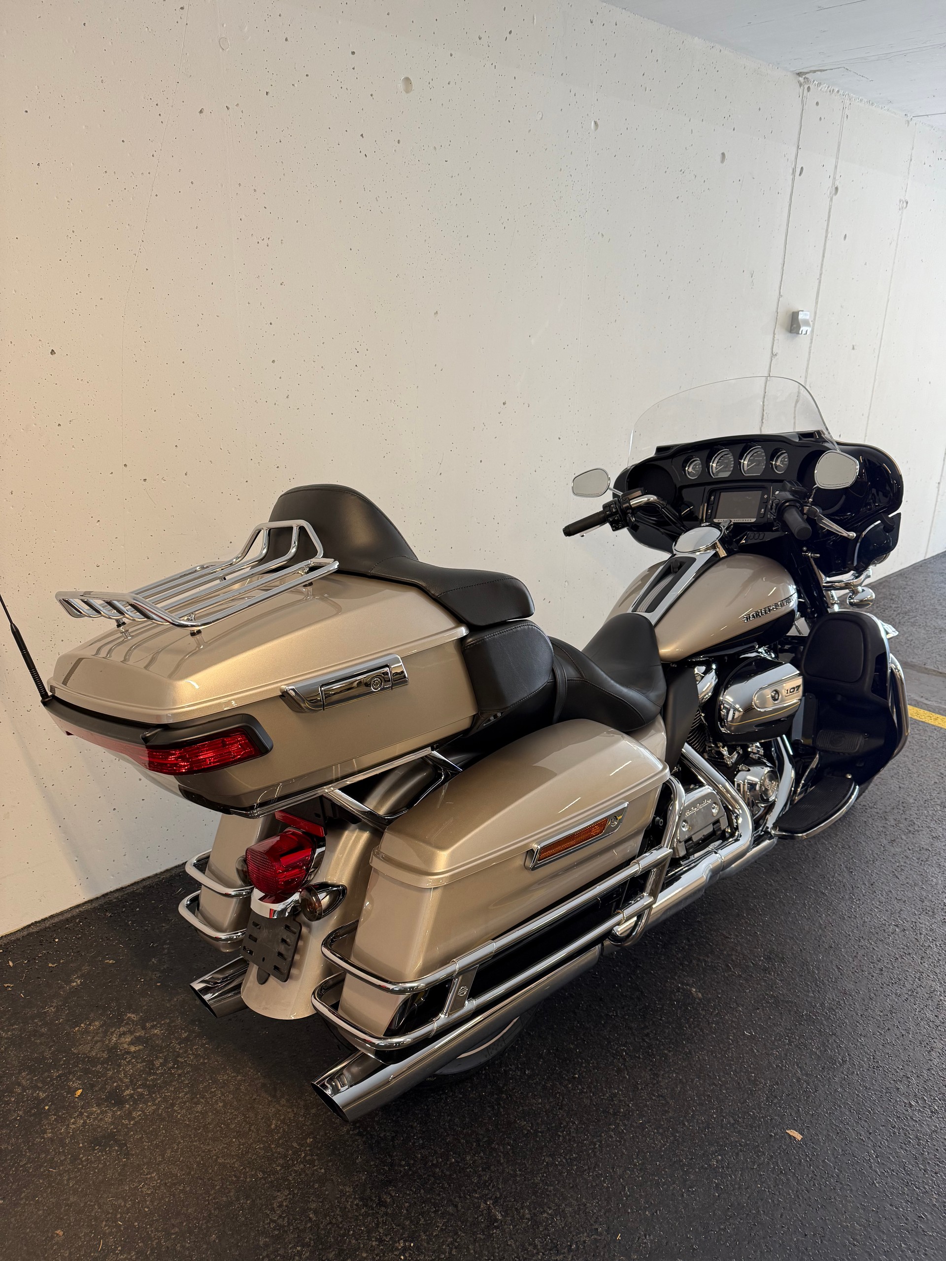 HARLEY-DAVIDSON FLHTK Electra Glide Ultra Limited 107 ABS-showroom-element-3
