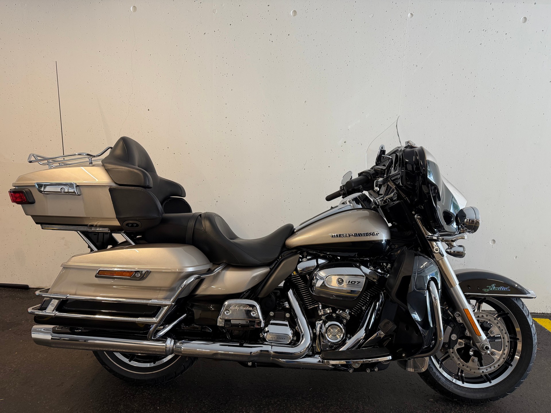HARLEY-DAVIDSON FLHTK Electra Glide Ultra Limited 107 ABS
