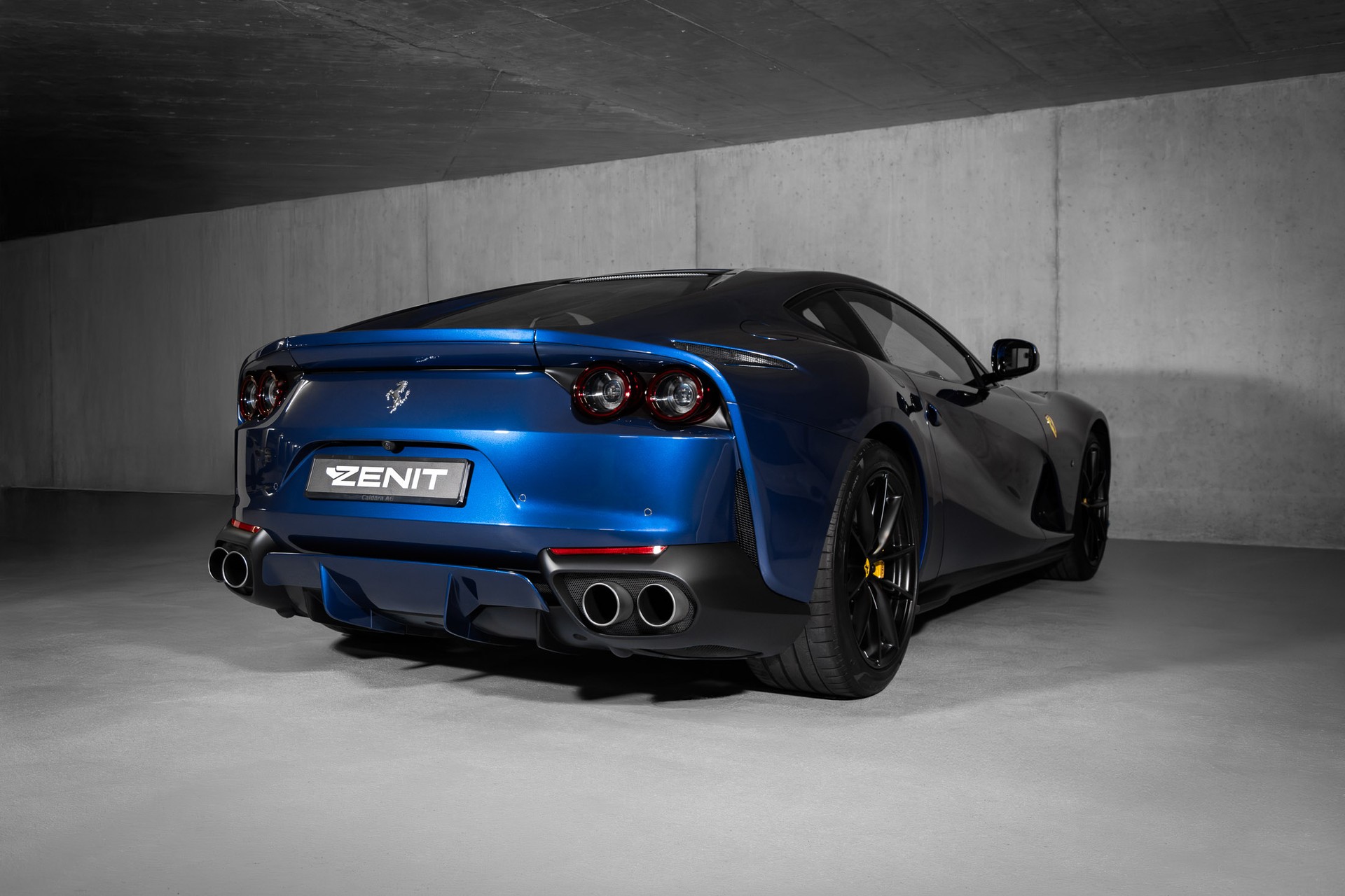 FERRARI 812 Superfast-image-3