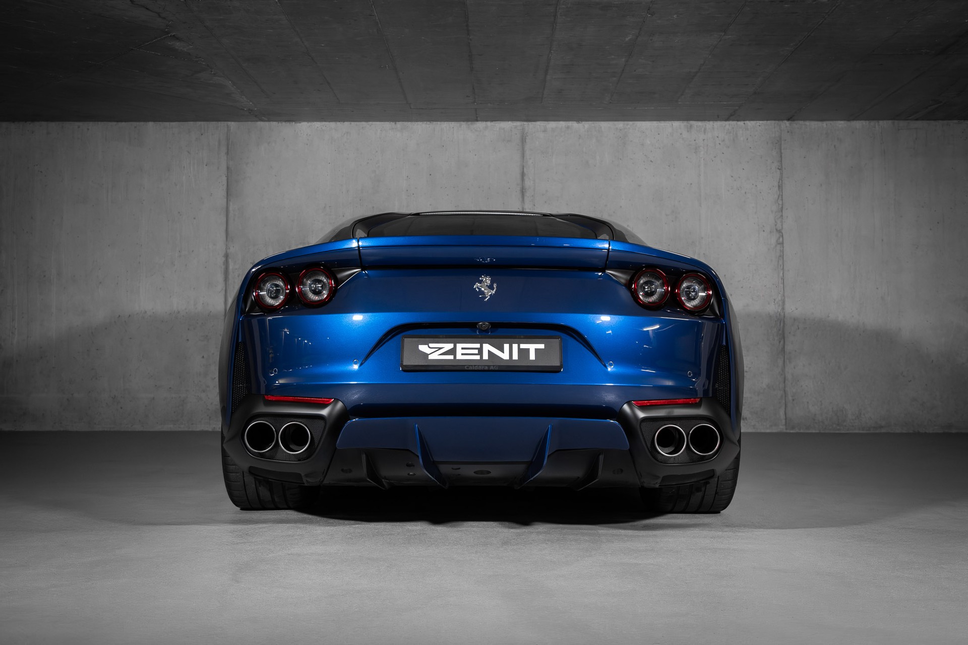 FERRARI 812 Superfast-image-2