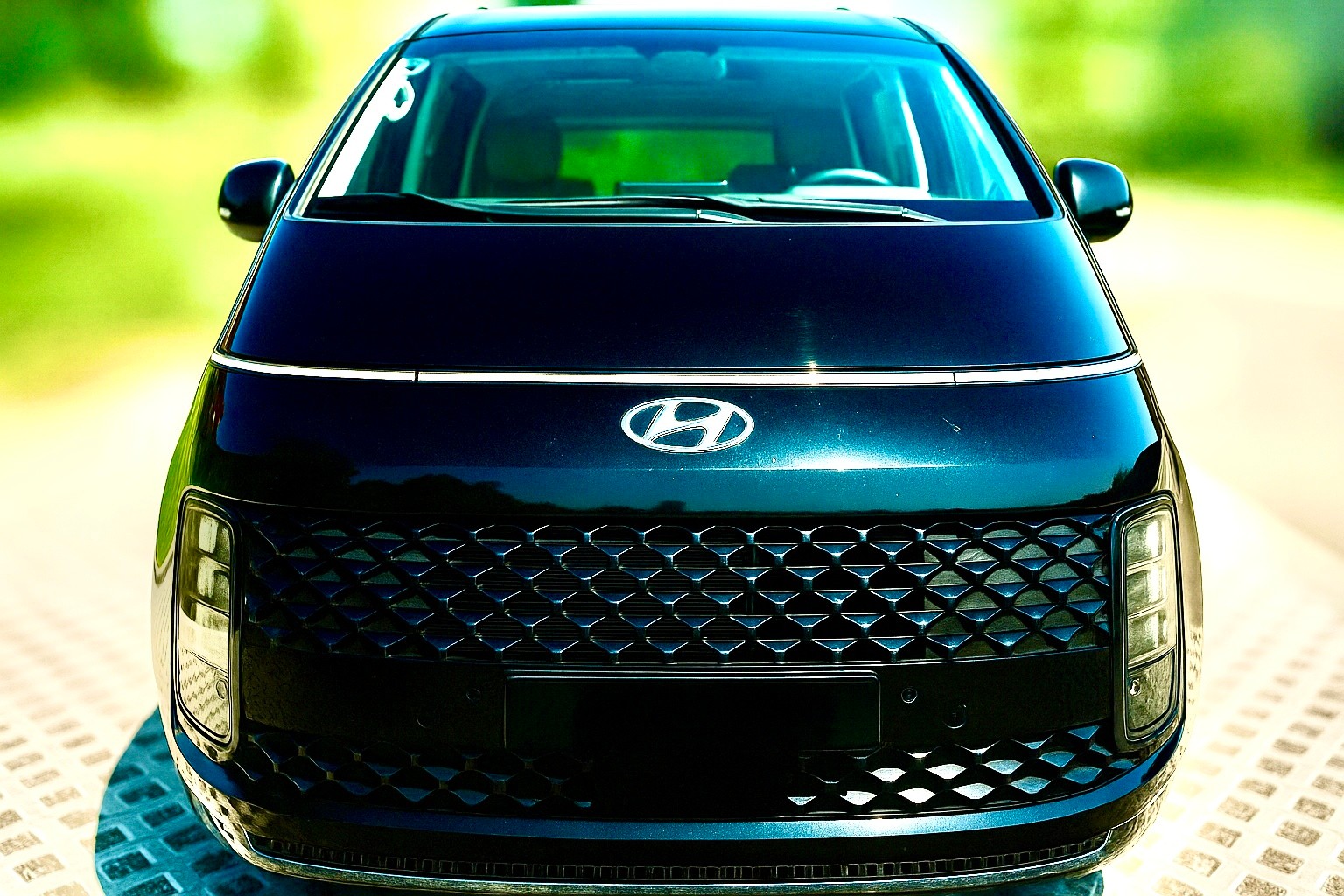 HYUNDAI Staria Premium 2.2 CRDi Vertex 4WD A-image-1