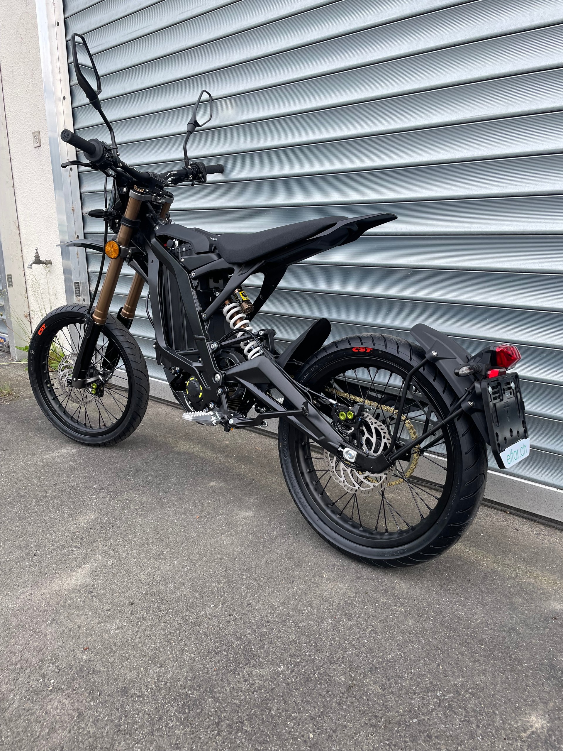 SUR-RON Light Bee L1e Black Eddition-showroom-element-2
