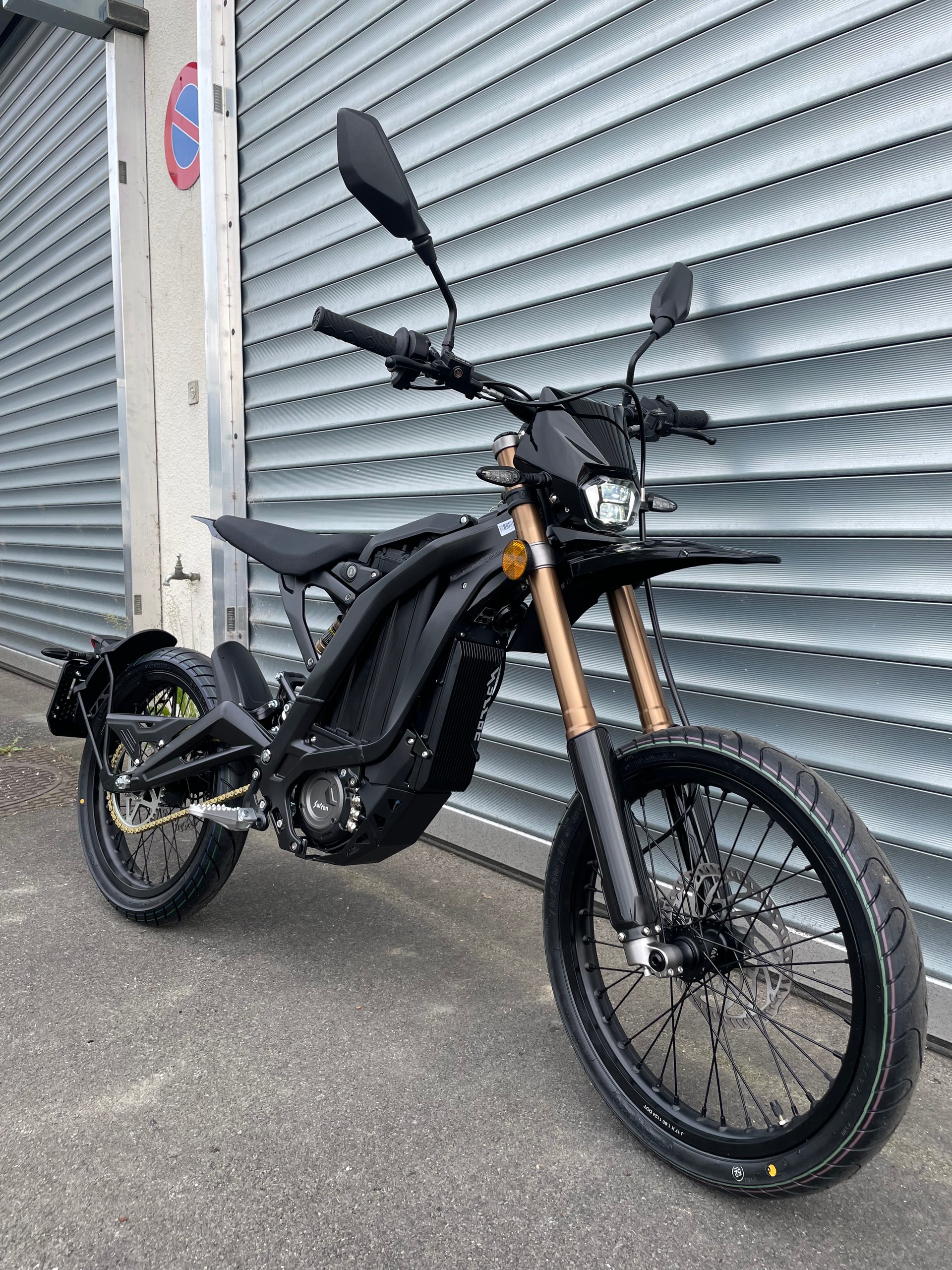 SUR-RON Light Bee L1e Black Eddition-showroom-element-3