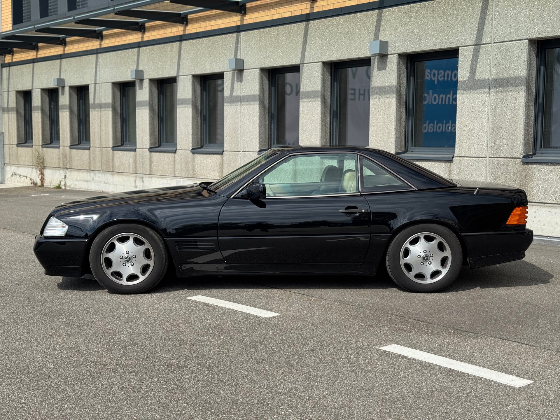 MERCEDES-BENZ 300 SL Automatic-showroom-element-1