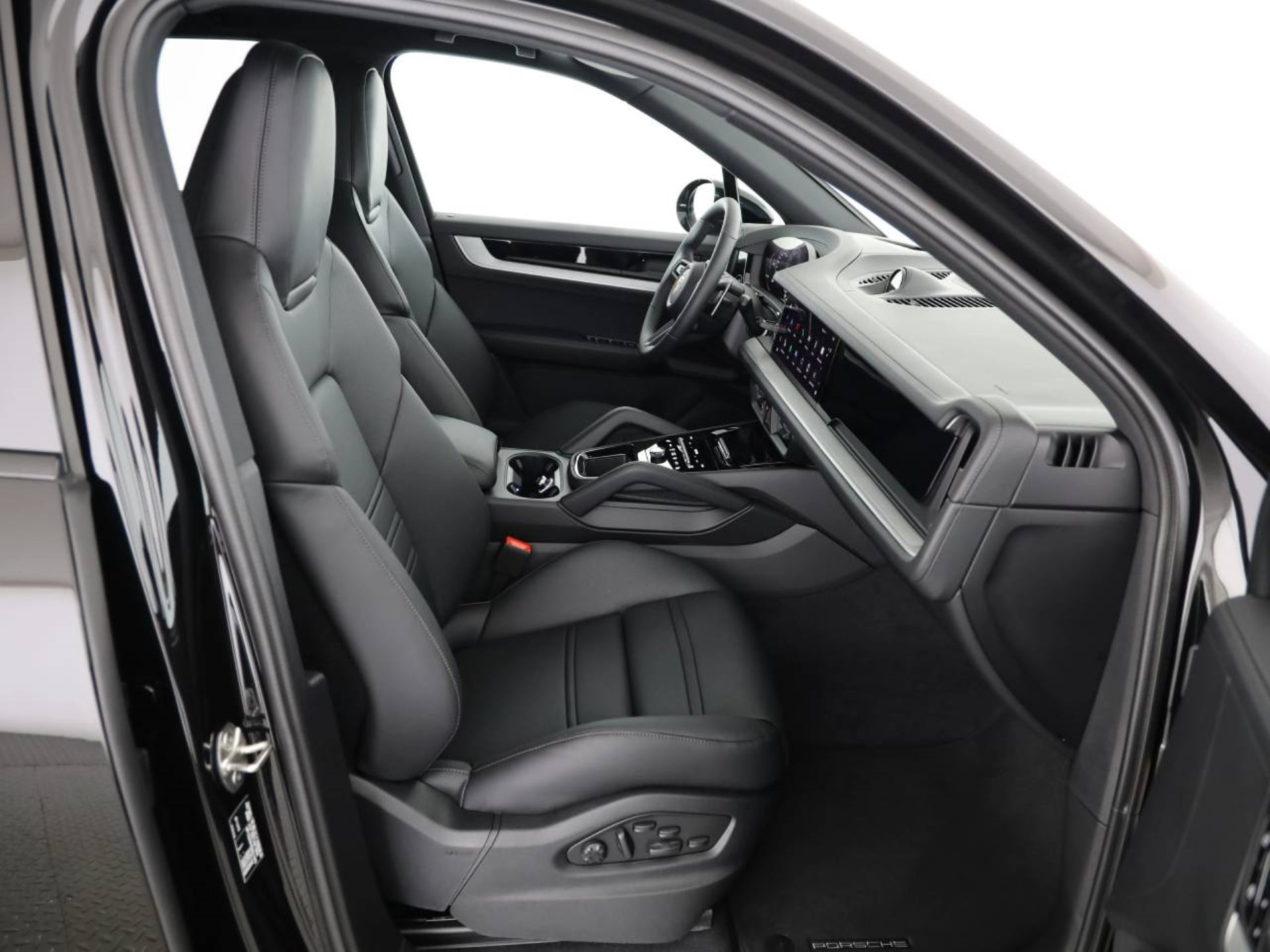 PORSCHE Cayenne E-Hybrid-image-13