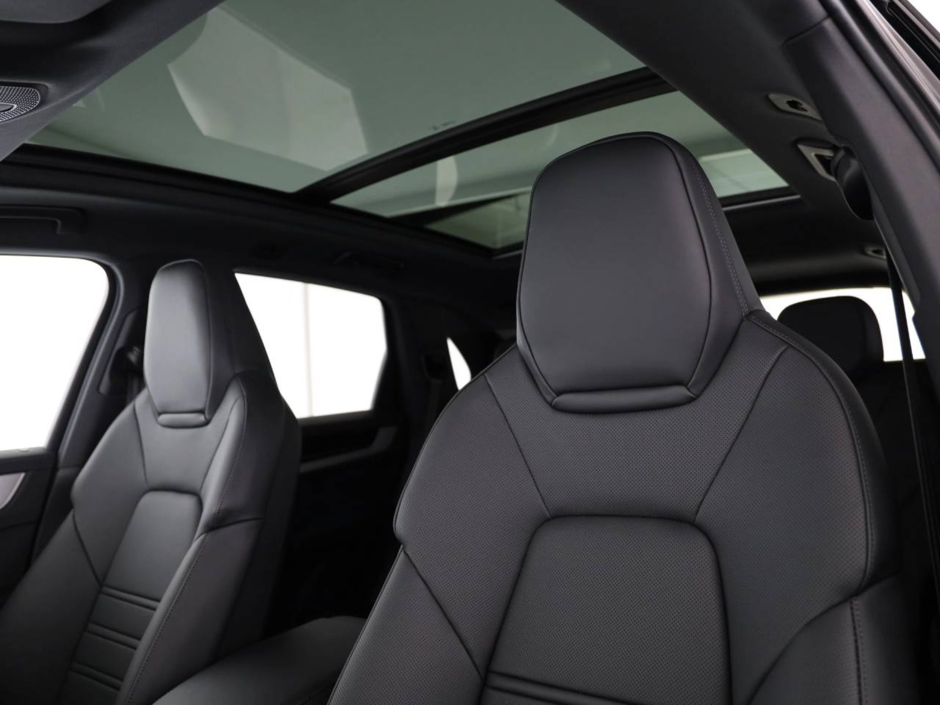 PORSCHE Cayenne E-Hybrid-image-4
