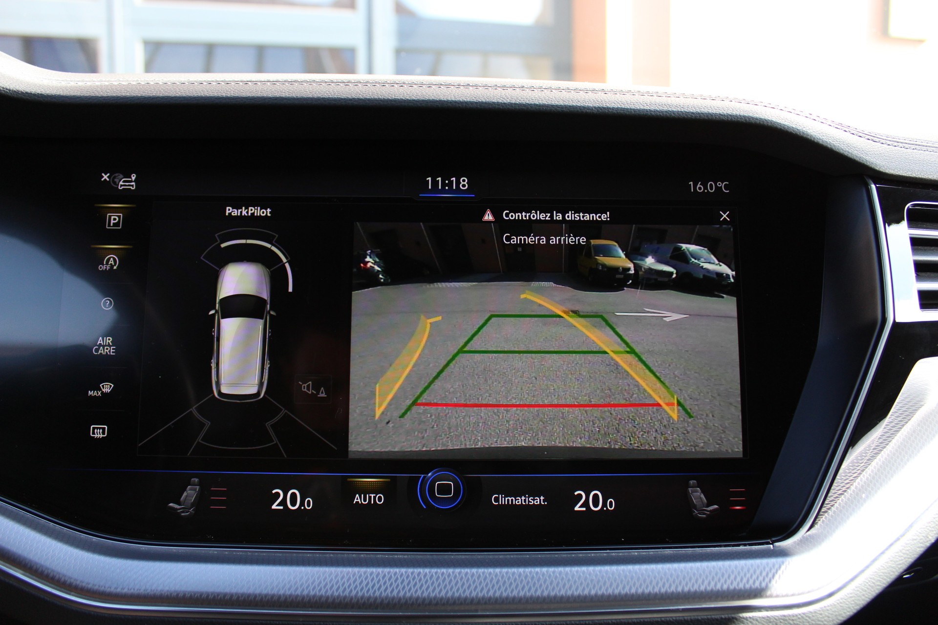 VW Touareg 3.0 TDI R Line Tiptronic - "Pack R-Line Int/Ext * Attelage Elec. 3500 Kg * Caméra * Service gratuit"-image-18