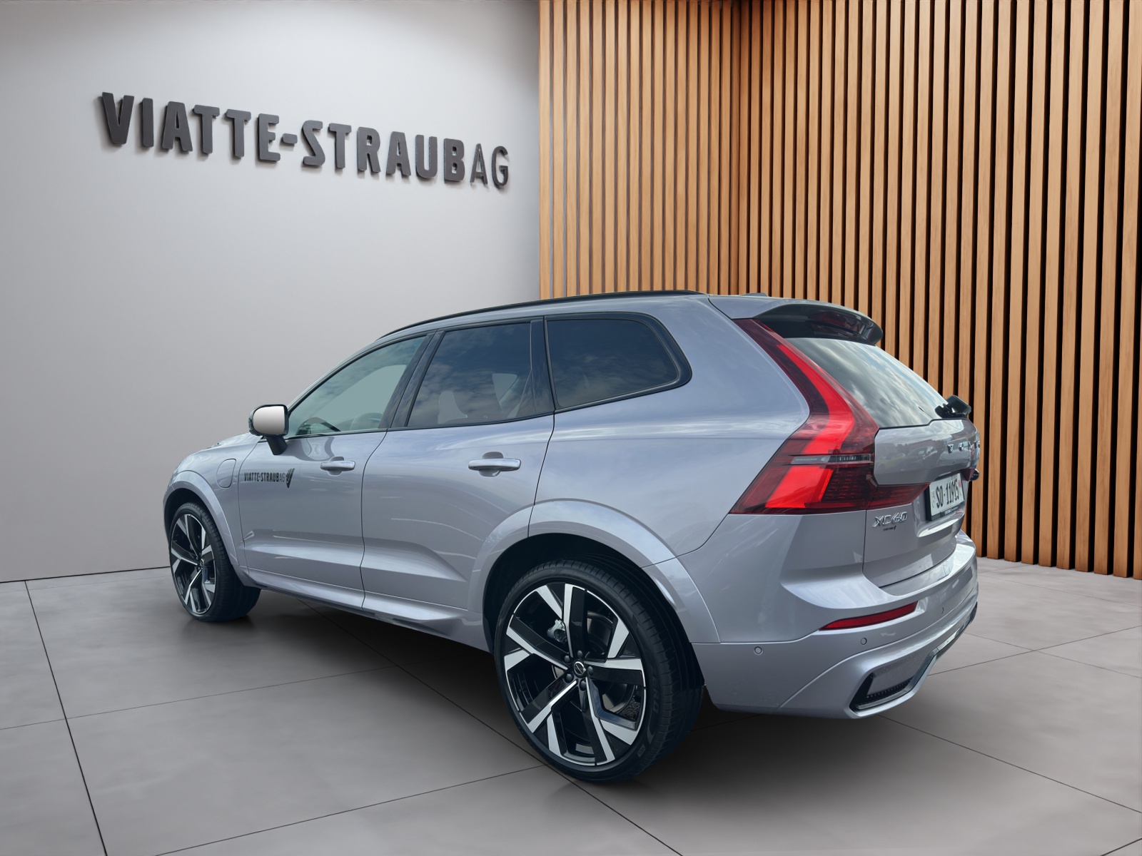 VOLVO XC60 2.0 T6 TE Ultra Dark eAWD-showroom-element-2