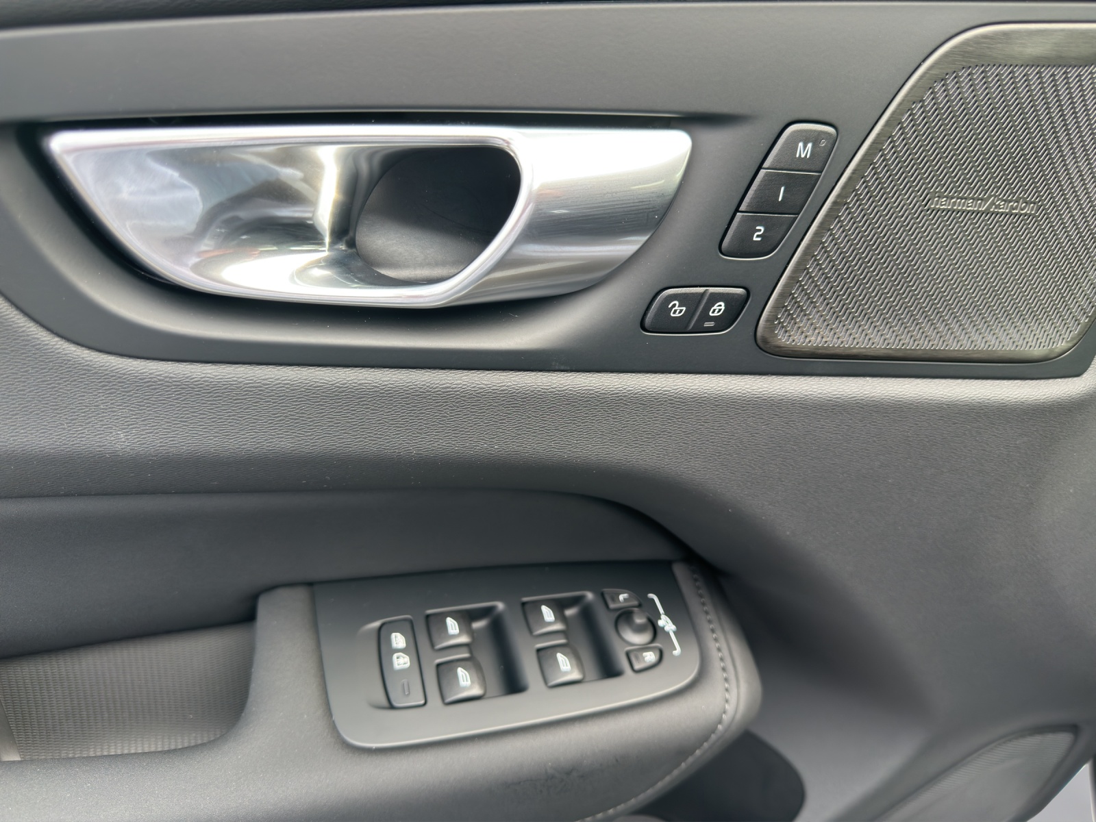 VOLVO XC60 2.0 T6 TE Ultra Dark eAWD-image-14