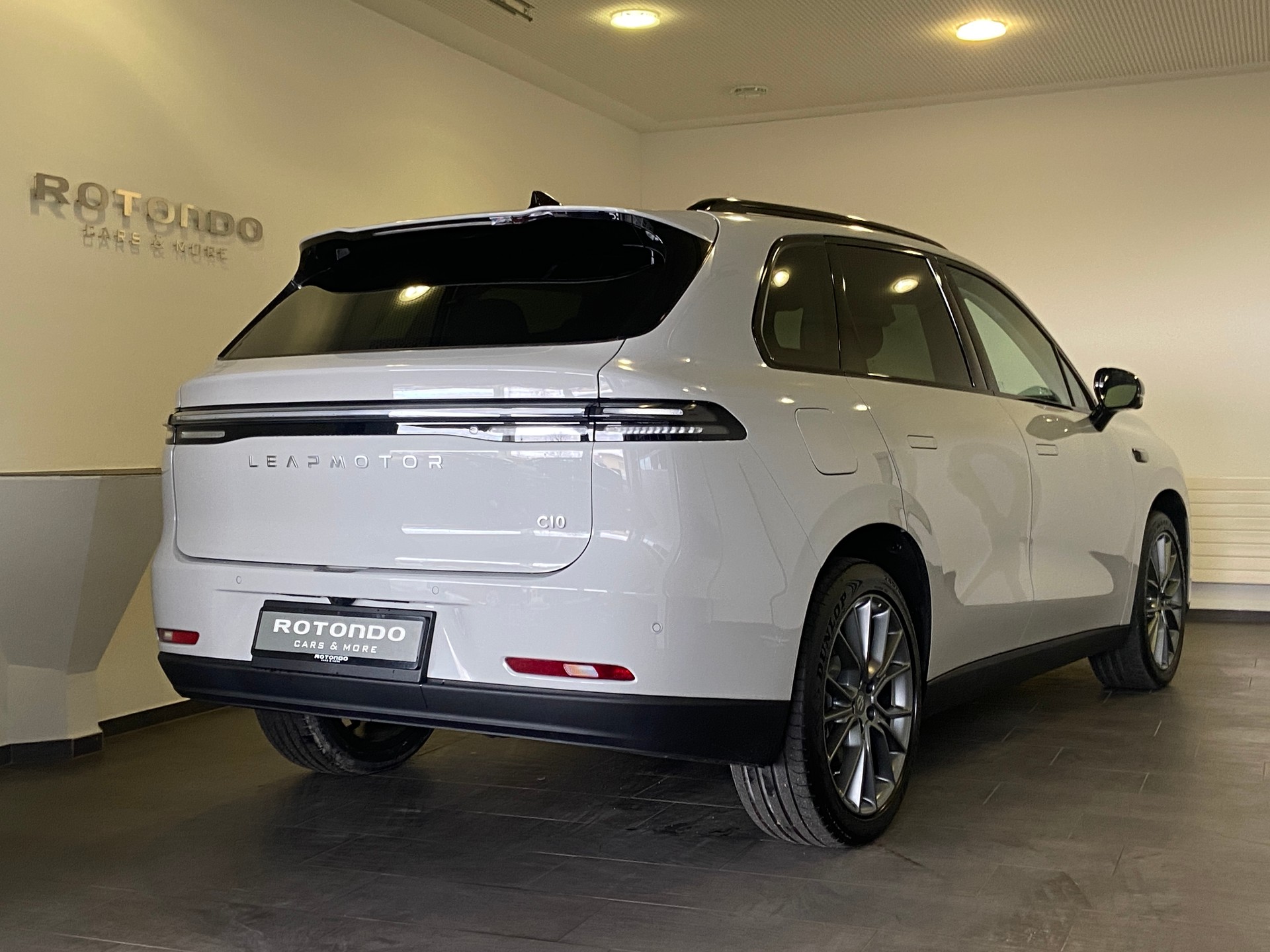 LEAPMOTOR C10 REEV Hybrid Design-image-1