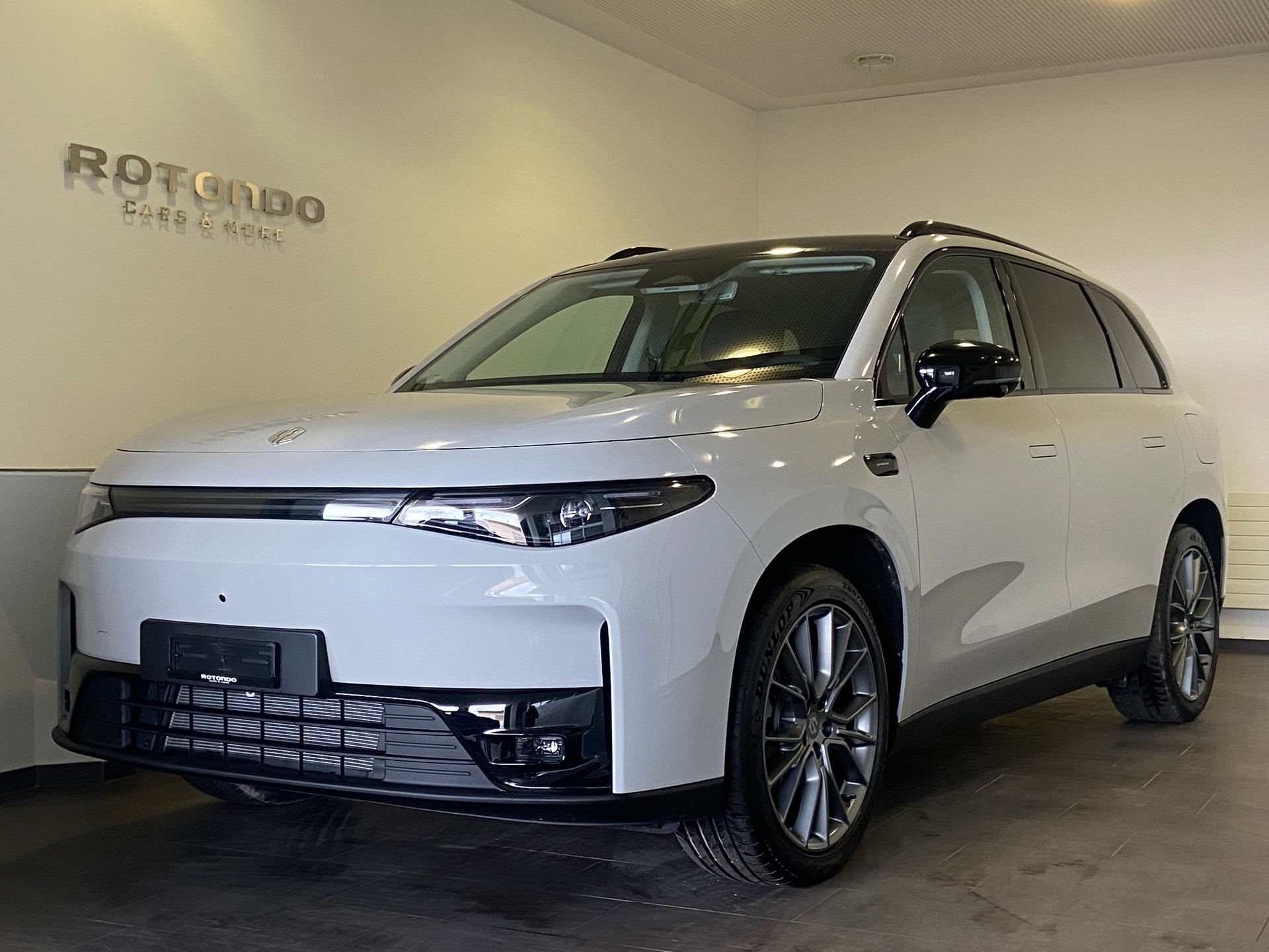 LEAPMOTOR C10 REEV Hybrid Design-image-0
