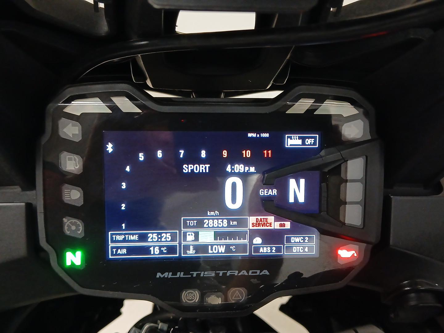 DUCATI Multistrada 1200 S Touring Pack-showroom-element-2