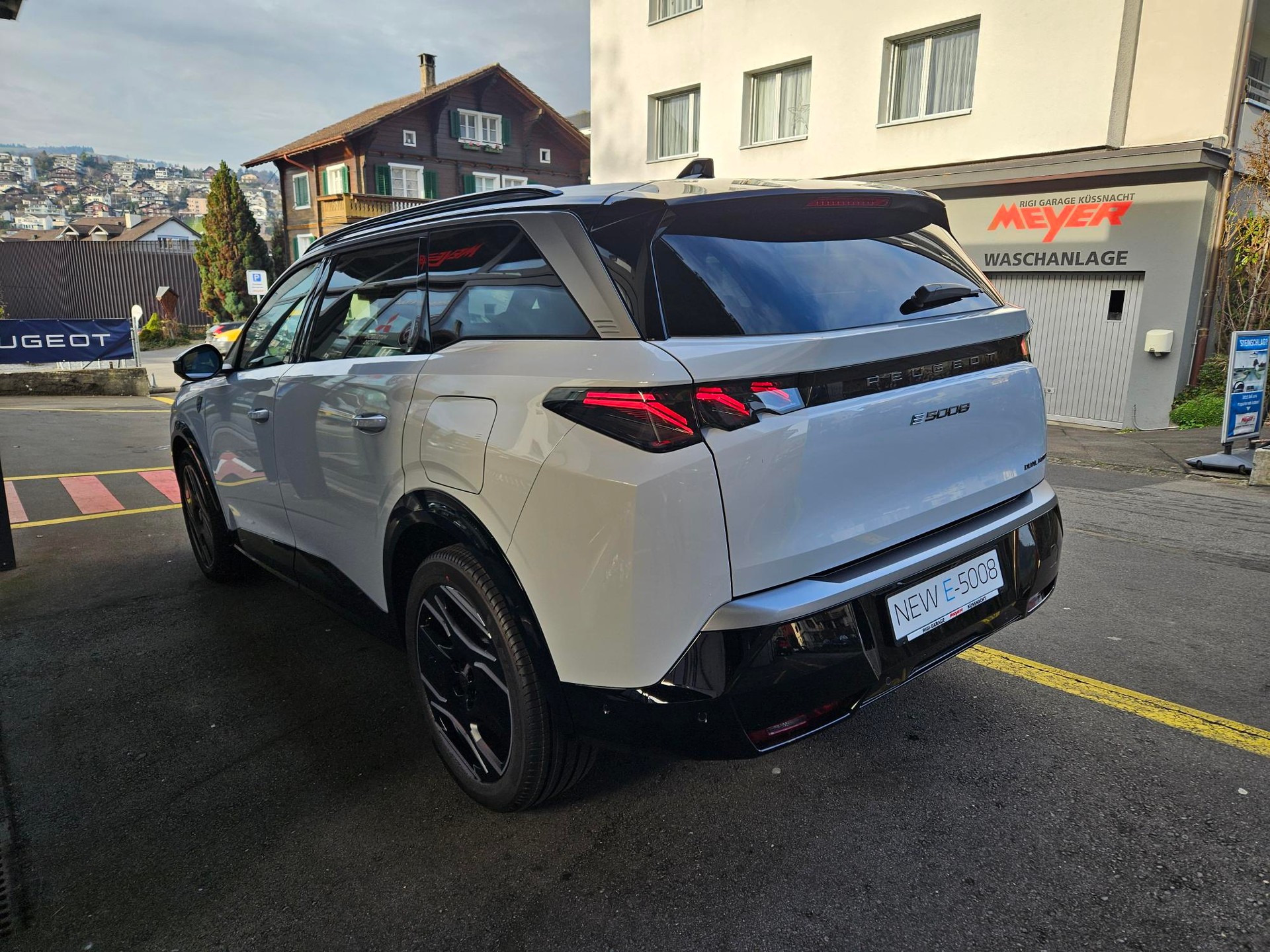 PEUGEOT 5008 e-GT Exclusive AWD-image-5