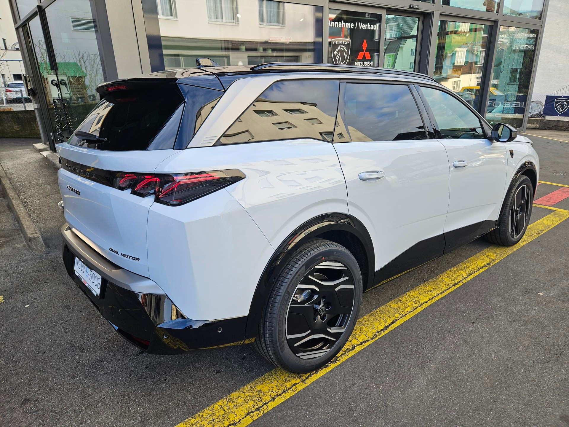 PEUGEOT 5008 e-GT Exclusive AWD-showroom-element-3