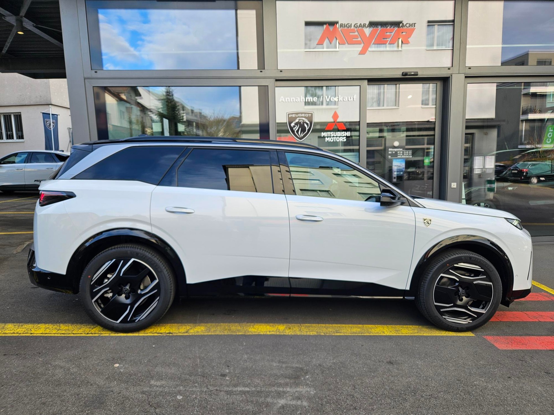 PEUGEOT 5008 e-GT Exclusive AWD-showroom-element-2
