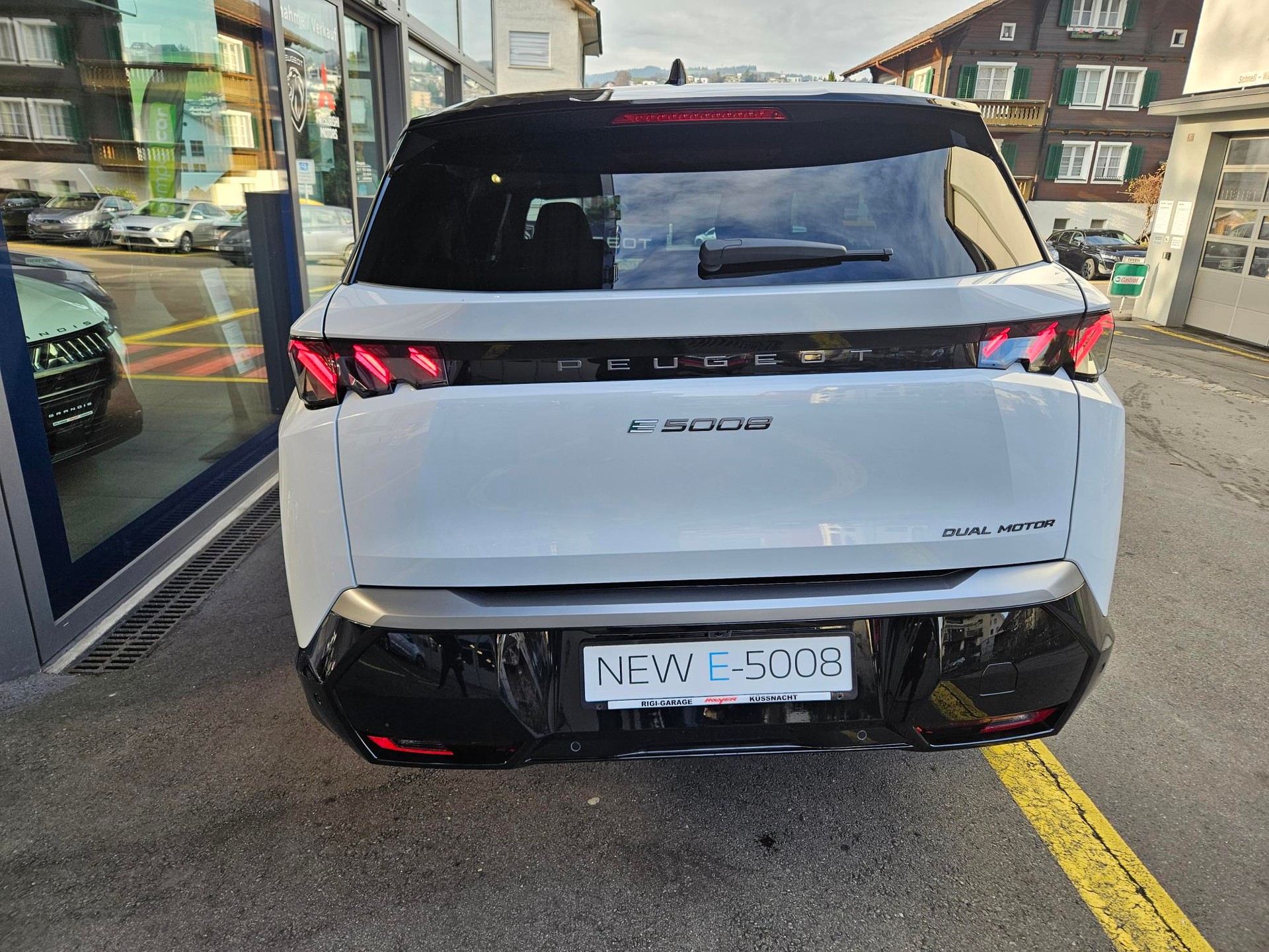 PEUGEOT 5008 e-GT Exclusive AWD-image-4