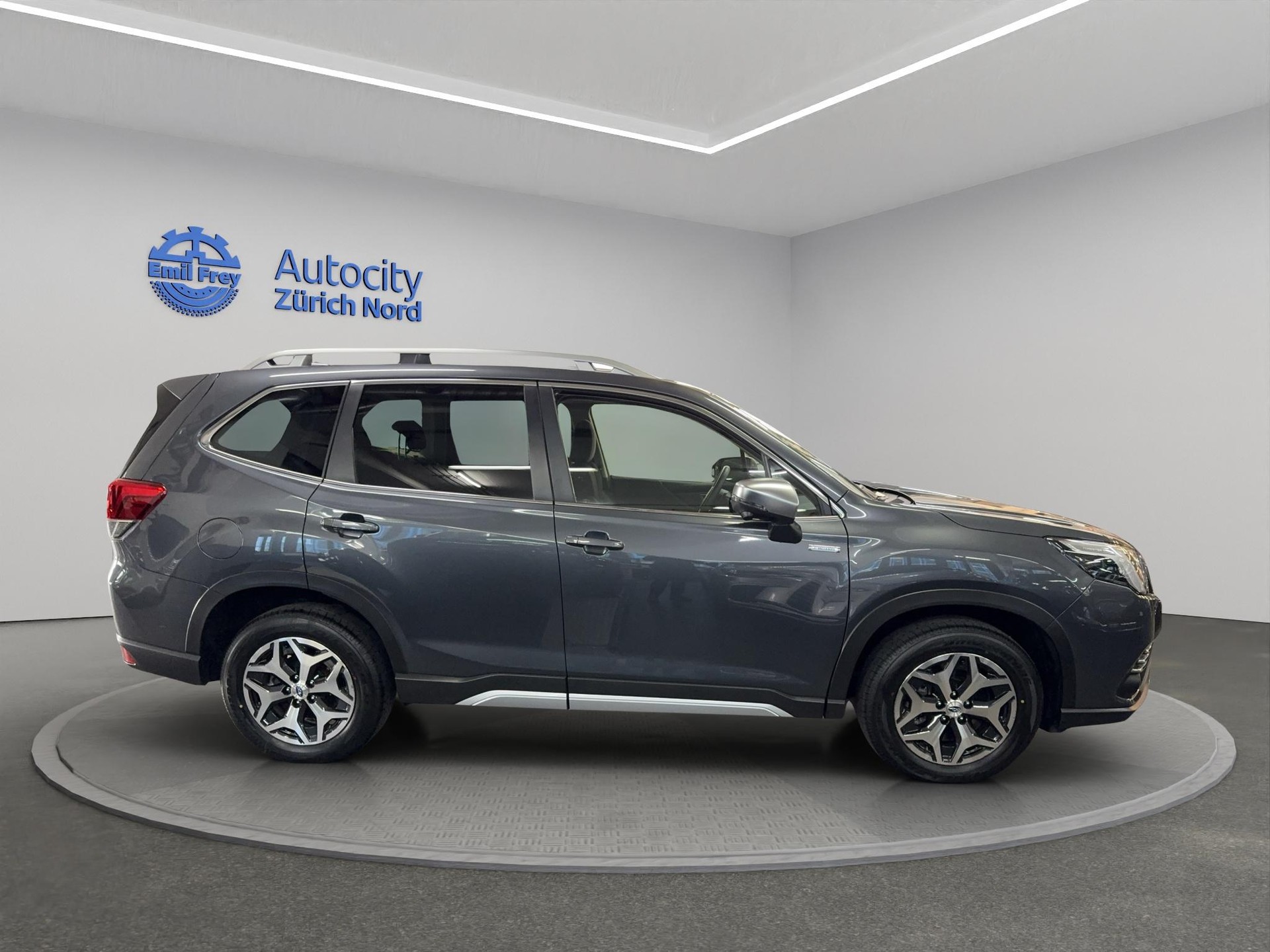 SUBARU Forester Station 2.0i e-Boxer Swiss Plus-image-4