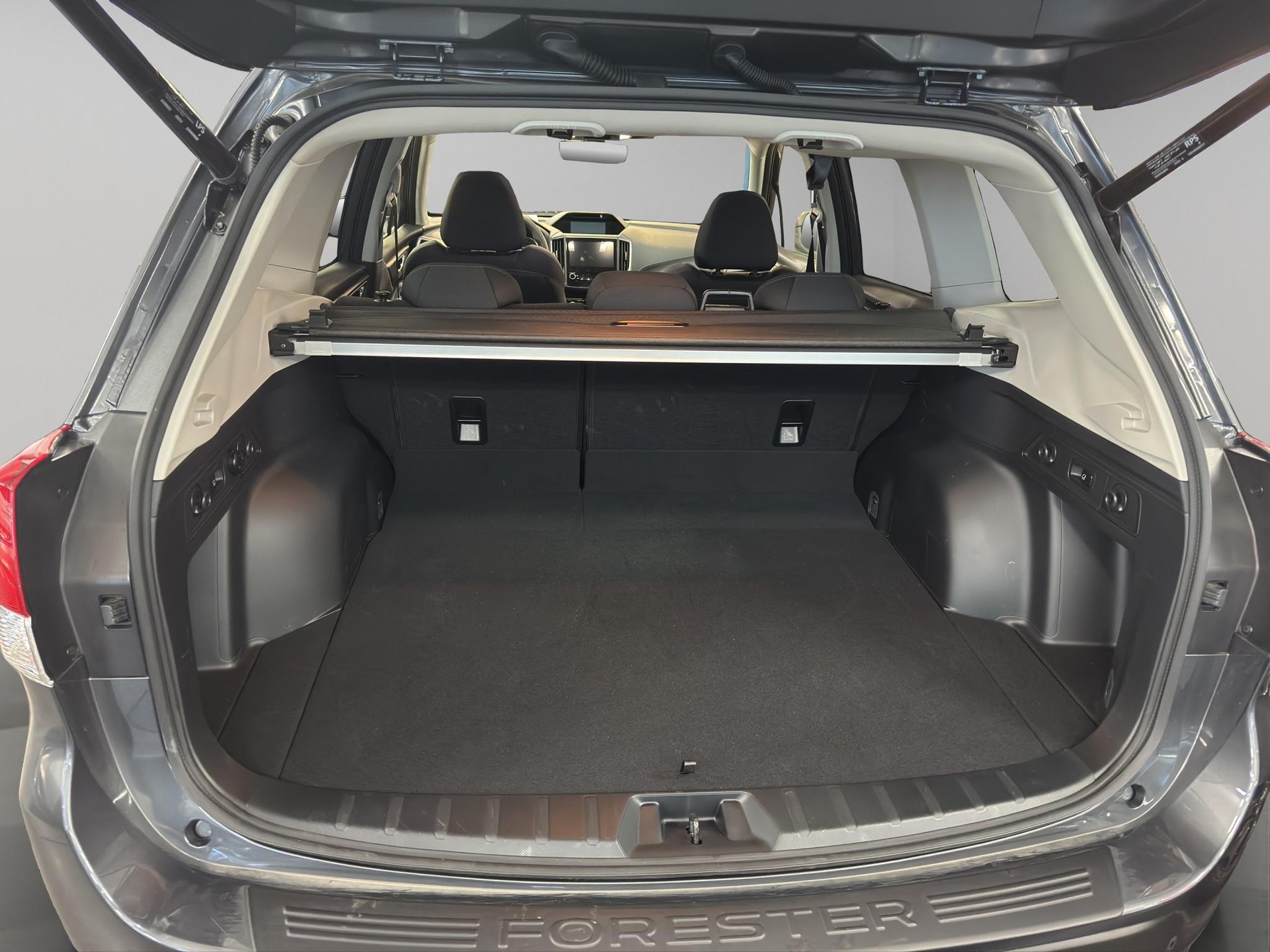 SUBARU Forester Station 2.0i e-Boxer Swiss Plus-image-11
