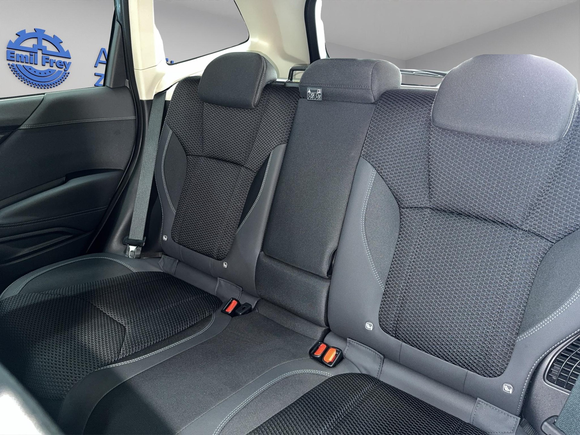 SUBARU Forester Station 2.0i e-Boxer Swiss Plus-image-10
