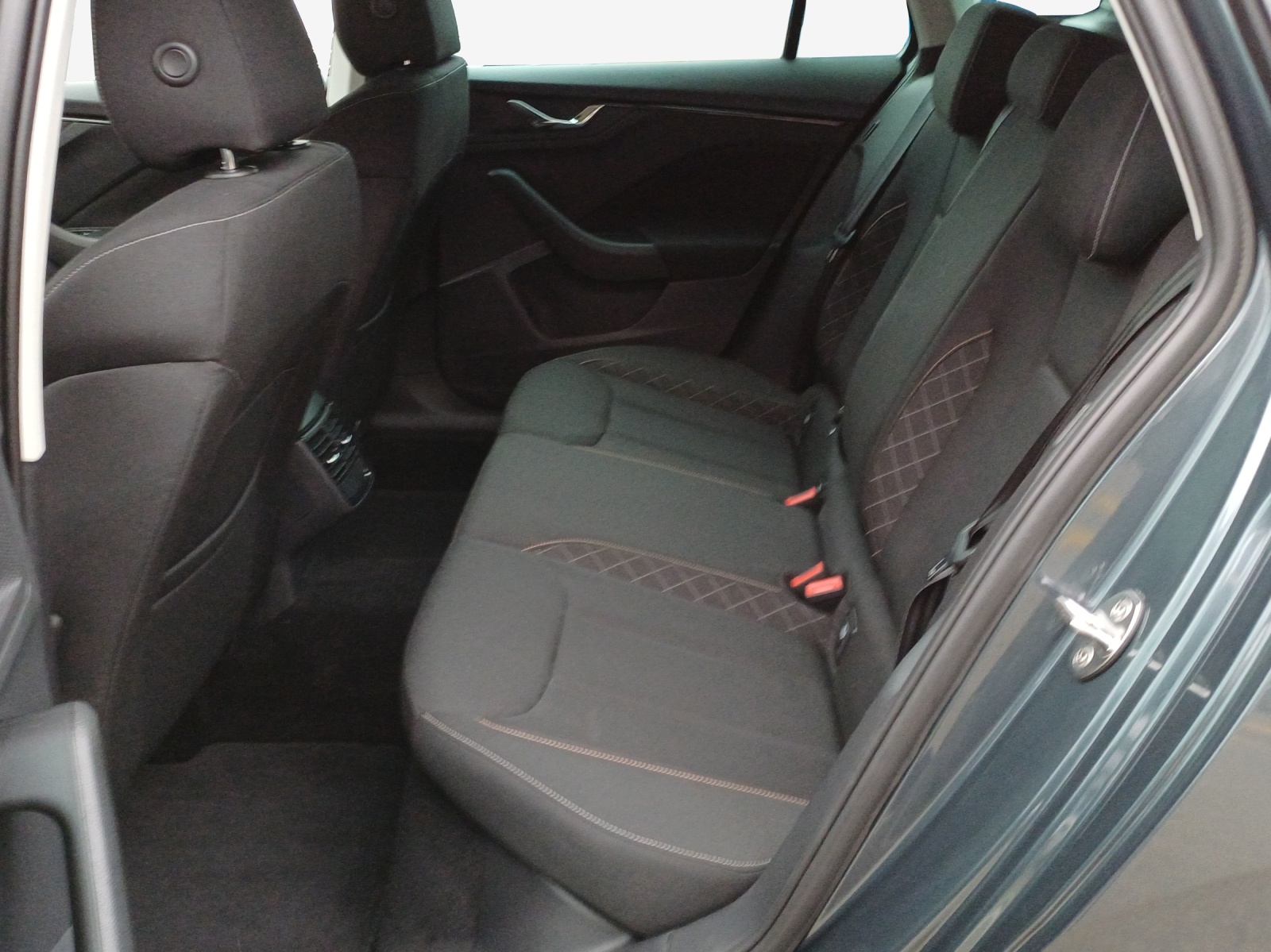 SKODA Kamiq 1.0 TSI Drive 125 DSG-image-11