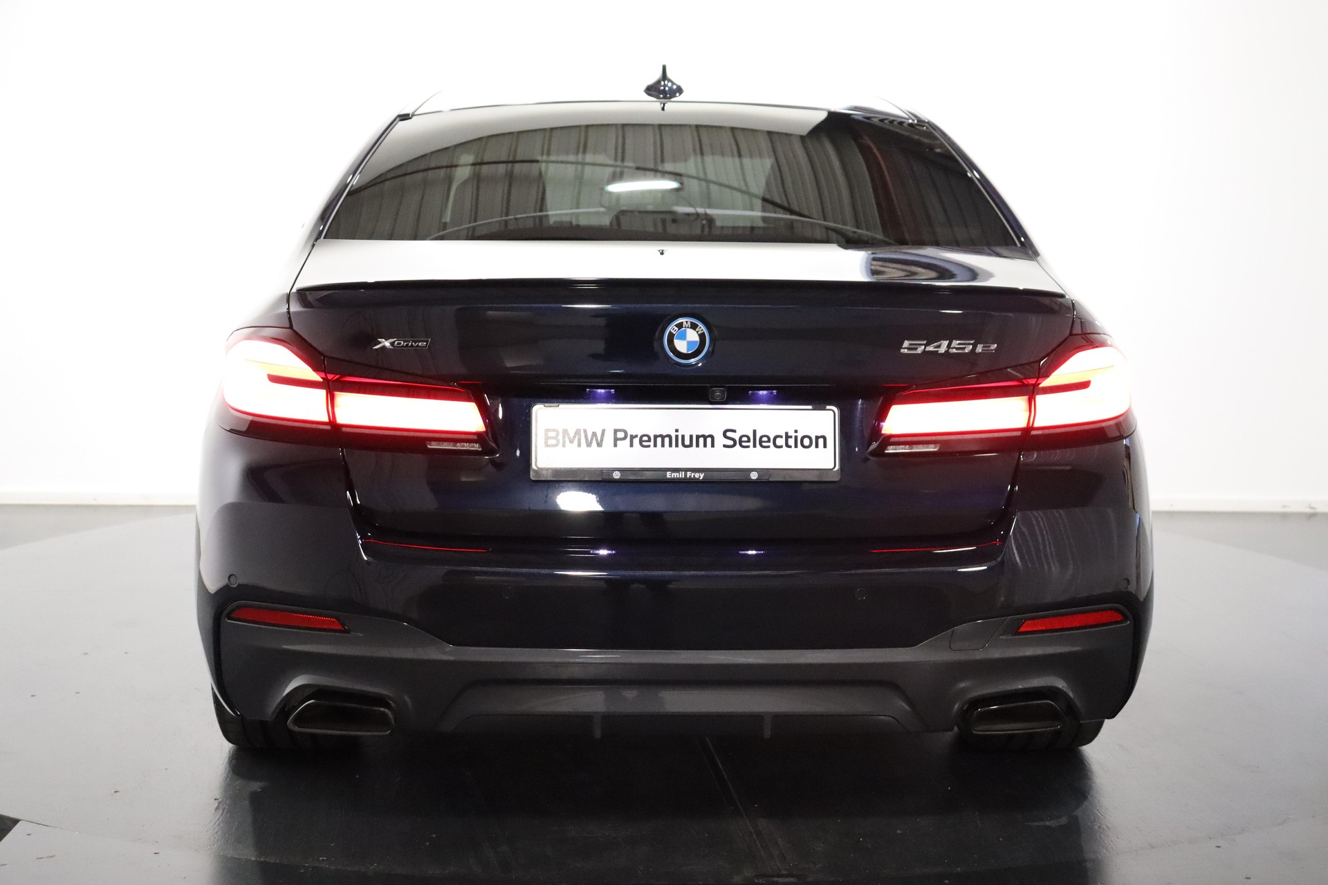 BMW 545e xDrive SAG-image-3