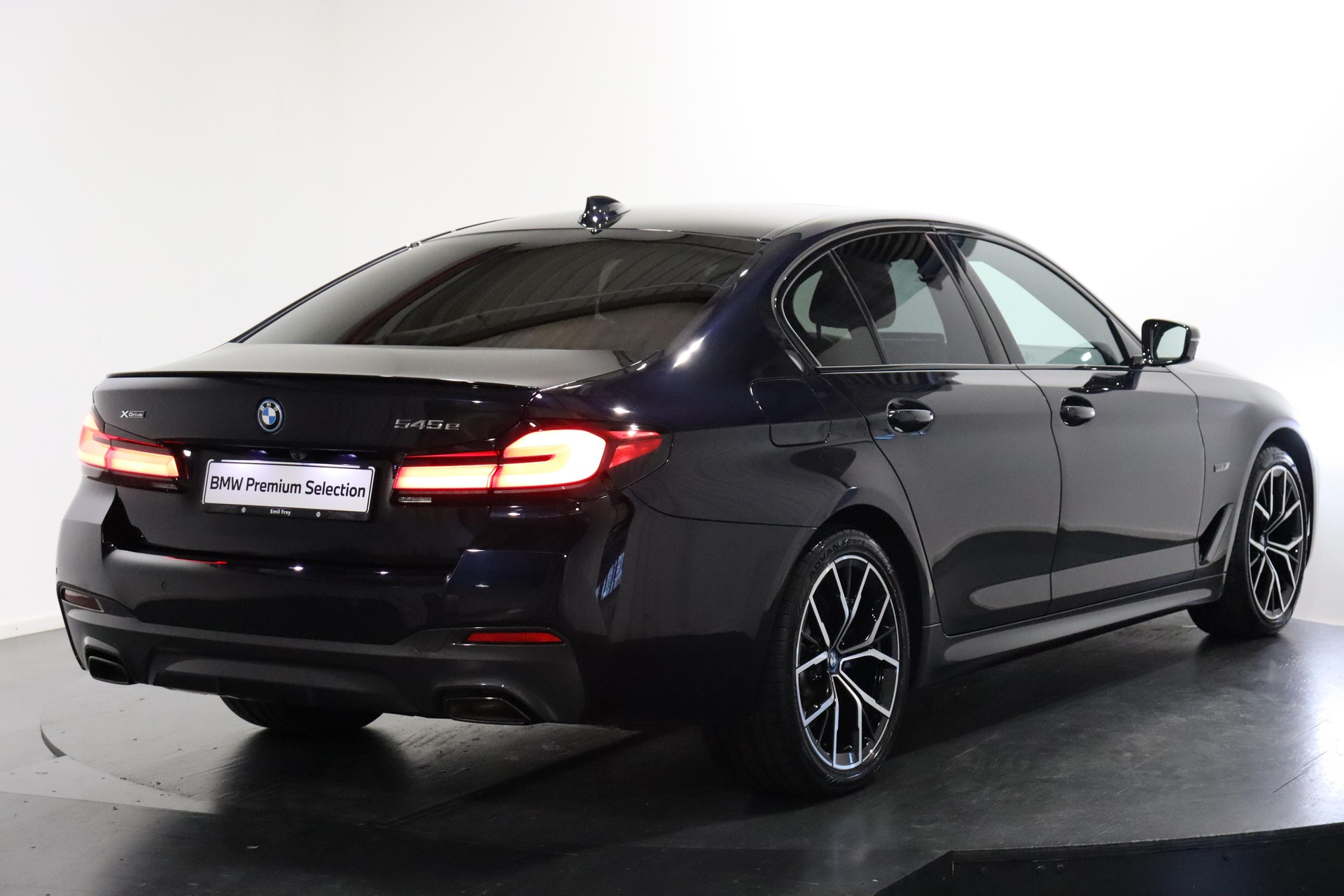 BMW 545e xDrive SAG-image-2