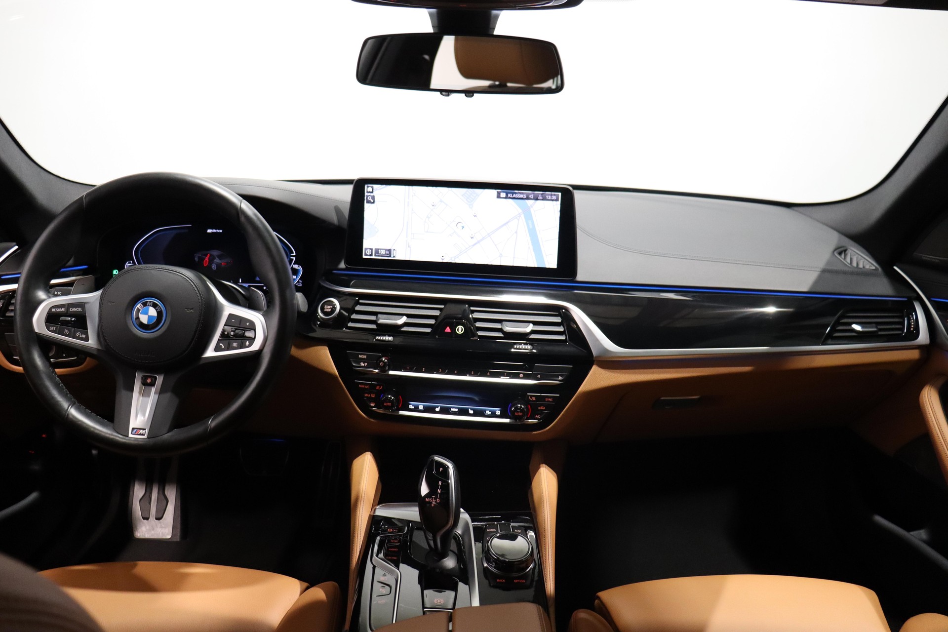 BMW 545e xDrive SAG-image-10