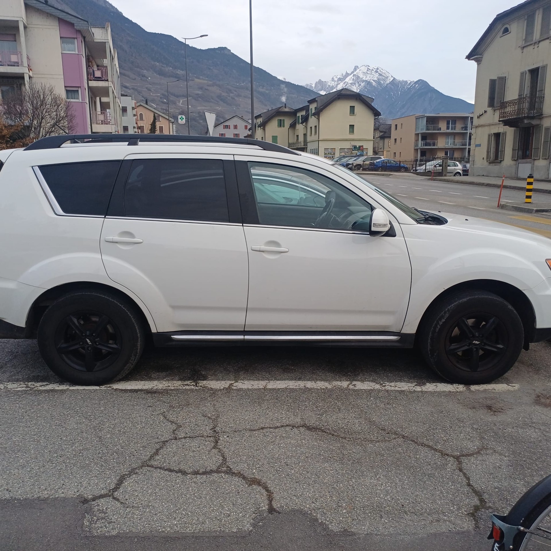 MITSUBISHI Outlander 2.2 DID Invite 4WD TC-SST-image-1