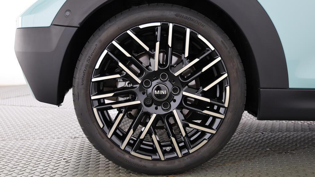 MINI Cooper S Cabrio-image-9