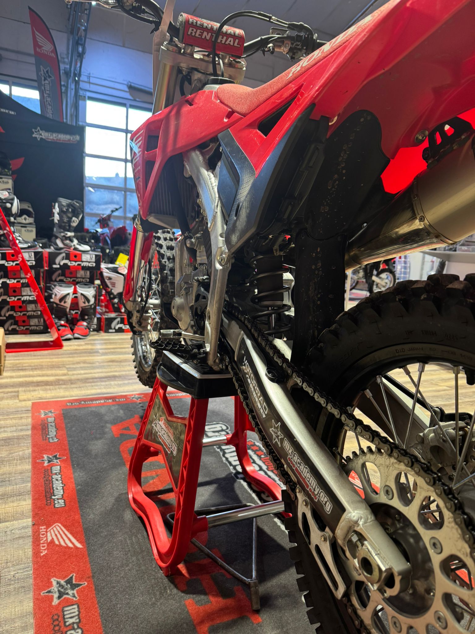 HONDA CRF 250 R *Vorführmodell* "2026*-showroom-element-3