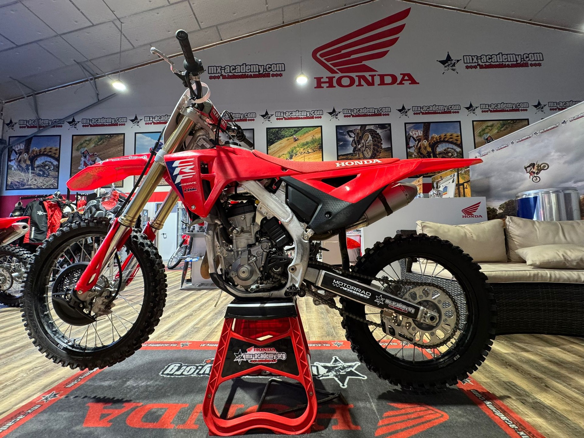HONDA CRF 250 R *Vorführmodell* "2026*-showroom-element-1