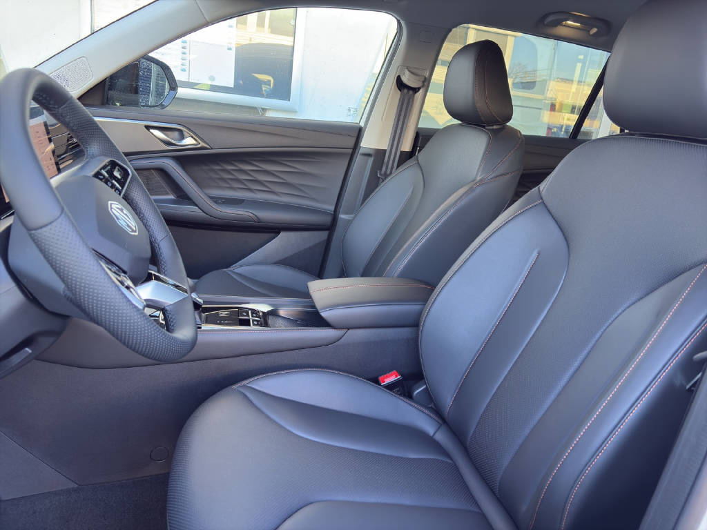 MG HS 1.5 Hybrid Luxury-image-4