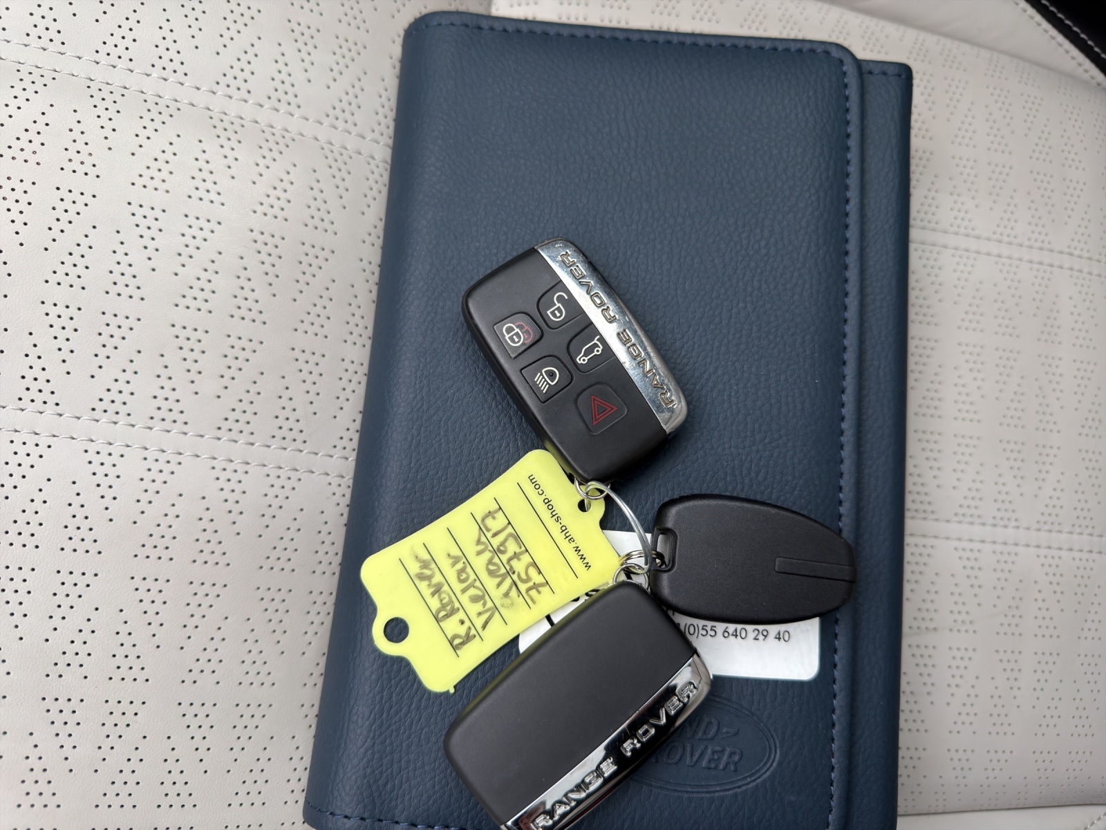 LAND ROVER Range Rover Velar R-Dynamic D 300 Automatic-image-23