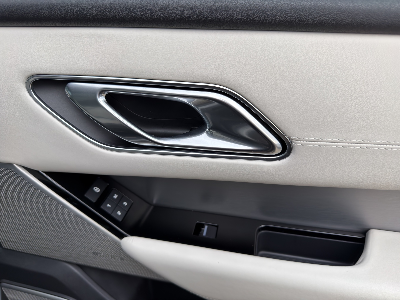LAND ROVER Range Rover Velar R-Dynamic D 300 Automatic-image-16