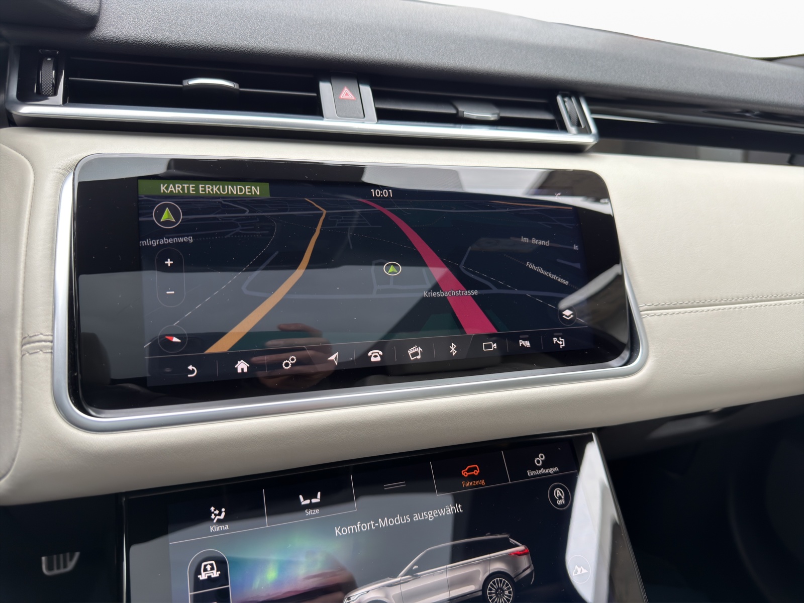 LAND ROVER Range Rover Velar R-Dynamic D 300 Automatic-image-12