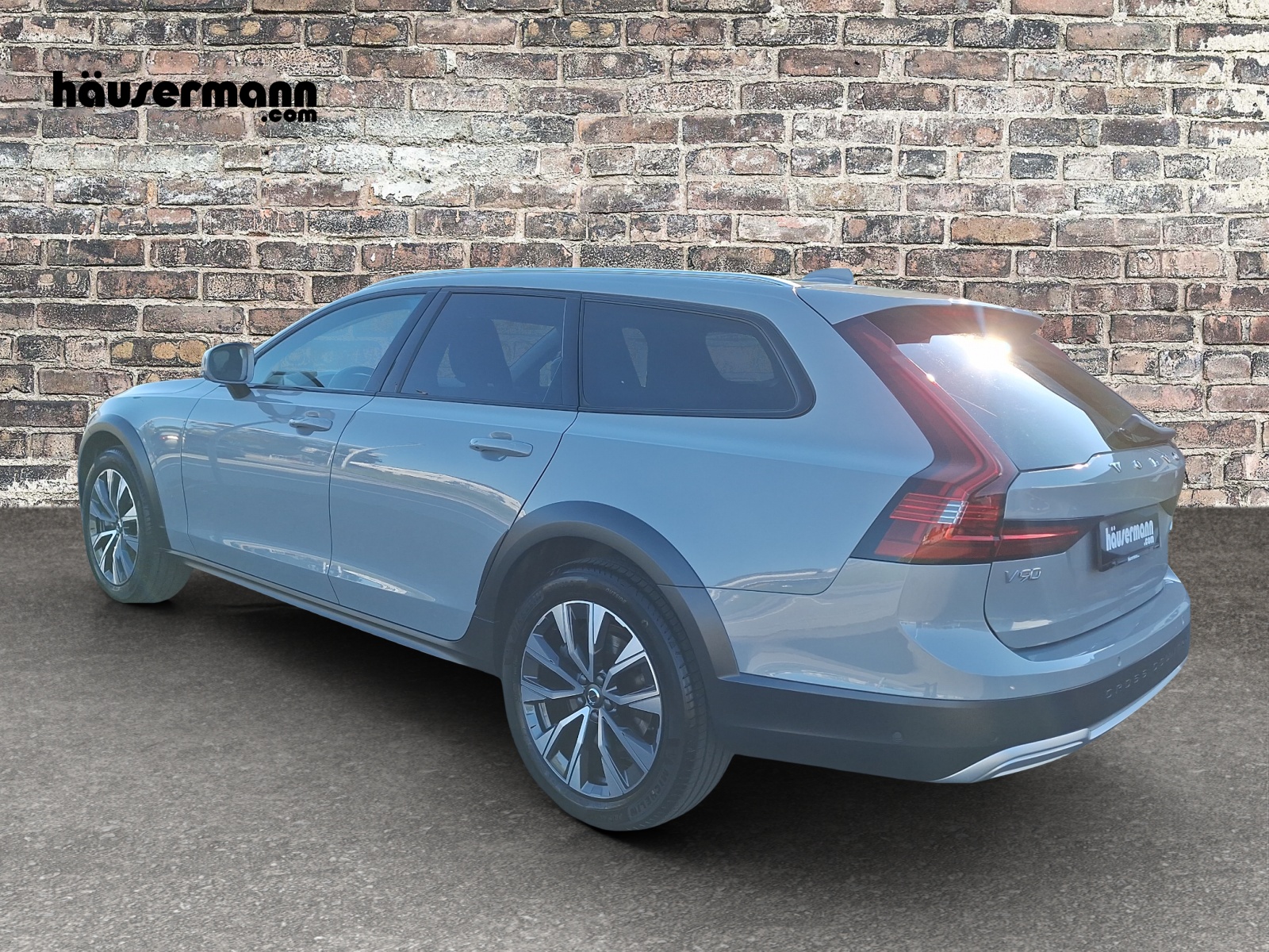 VOLVO V90 Cross Country 2.0 B5 Plus AWD-image-3