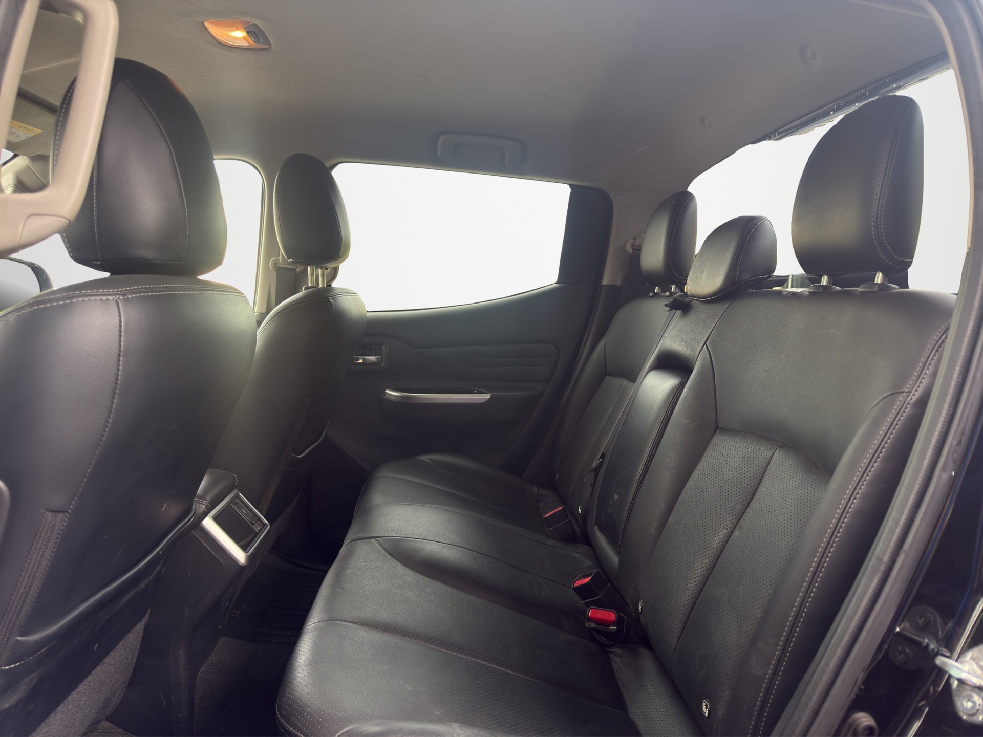 MITSUBISHI L 200 2.2 Diamond Double Cab Automat-image-9