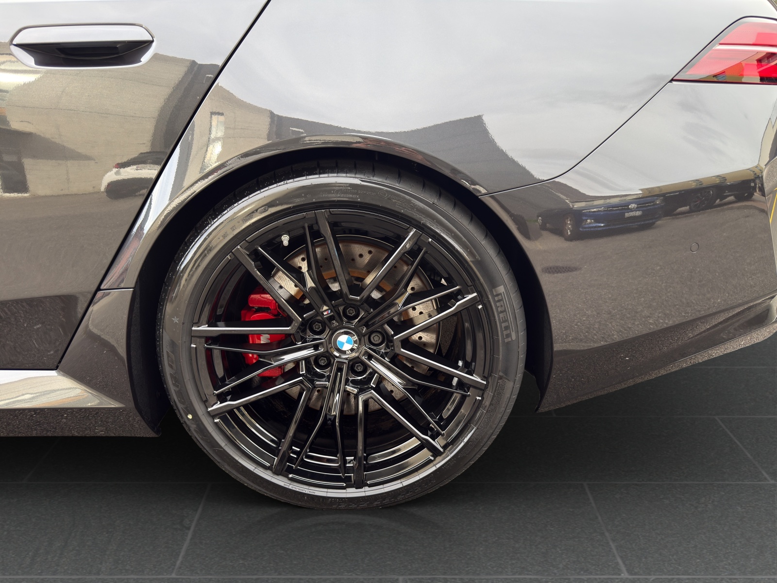 BMW M5 xDrive Limousine-image-11