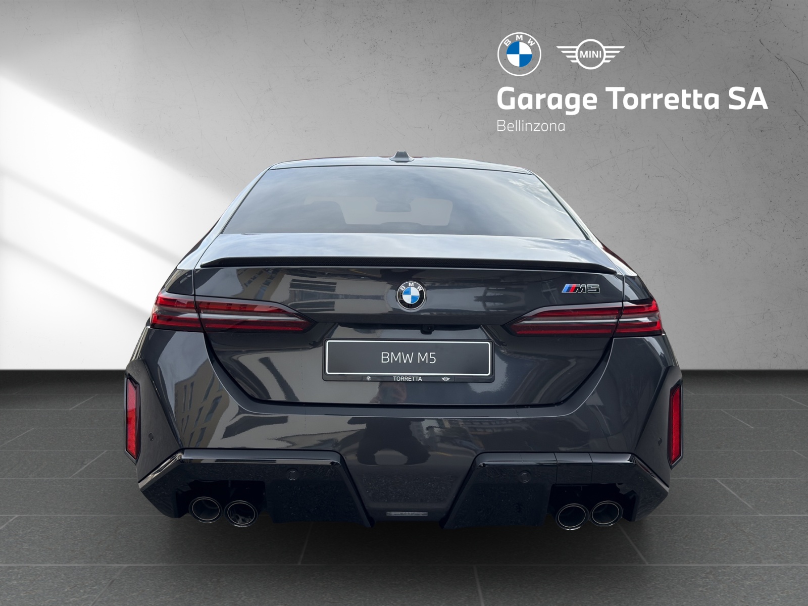 BMW M5 xDrive Limousine-showroom-element-3