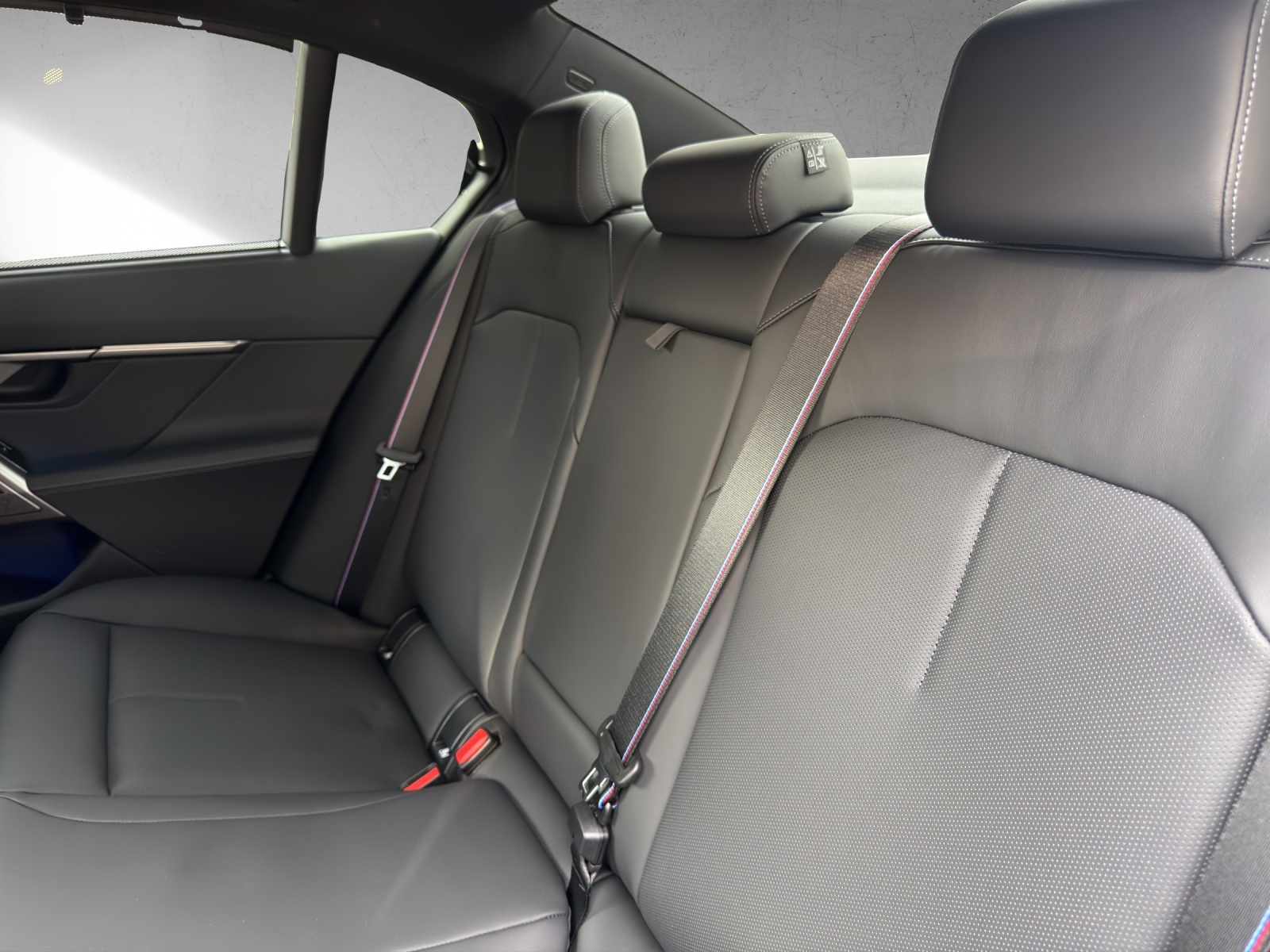 BMW M5 xDrive Limousine-image-16