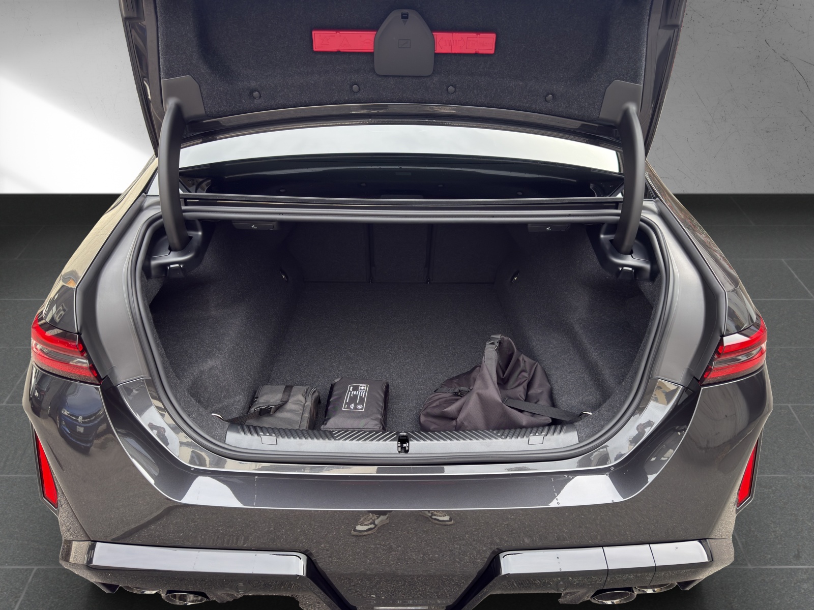 BMW M5 xDrive Limousine-image-17