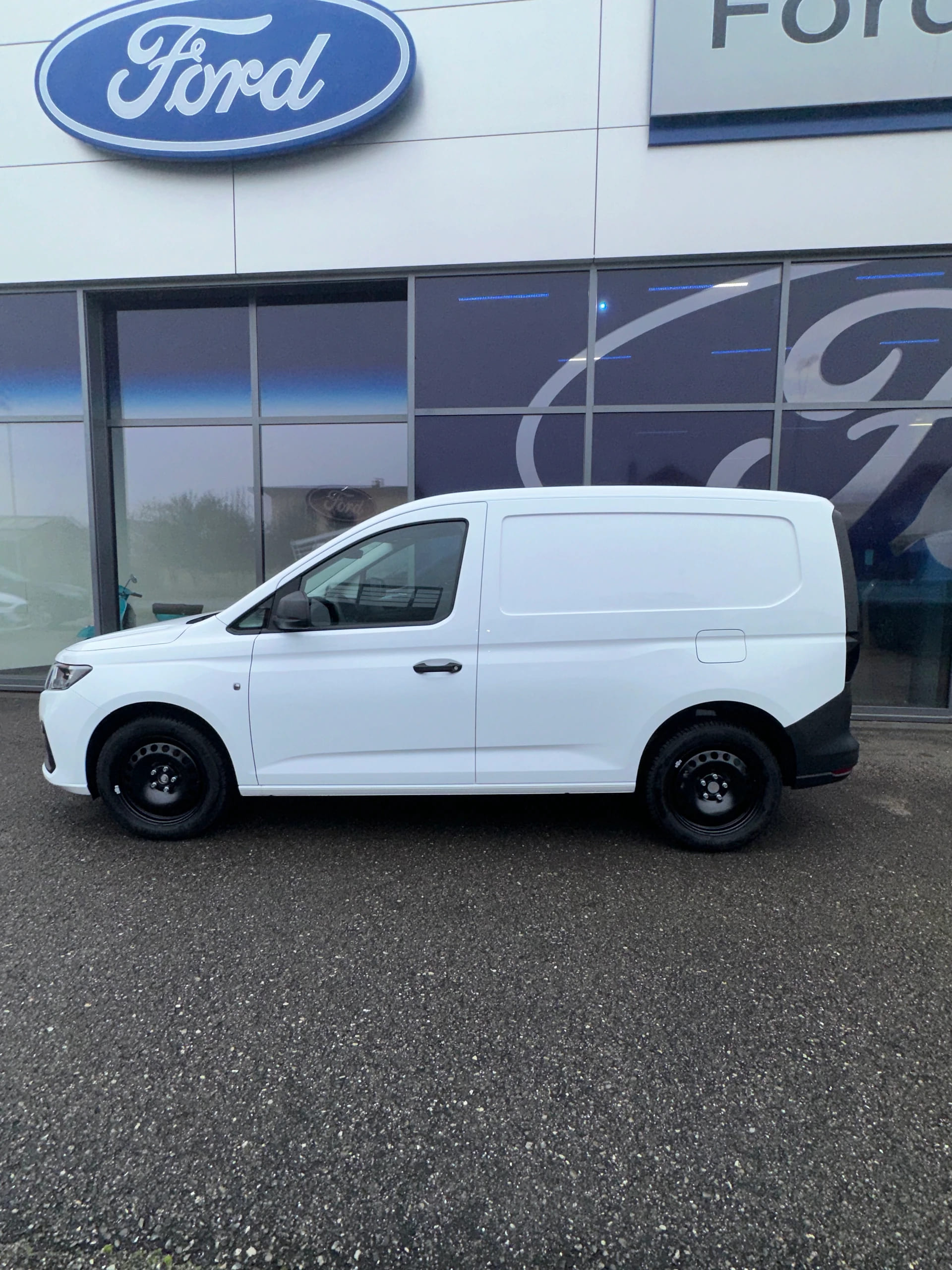 FORD Transit Connect fourg. 2.0 Eco Trend/L1/122CV/Aut.-image-2