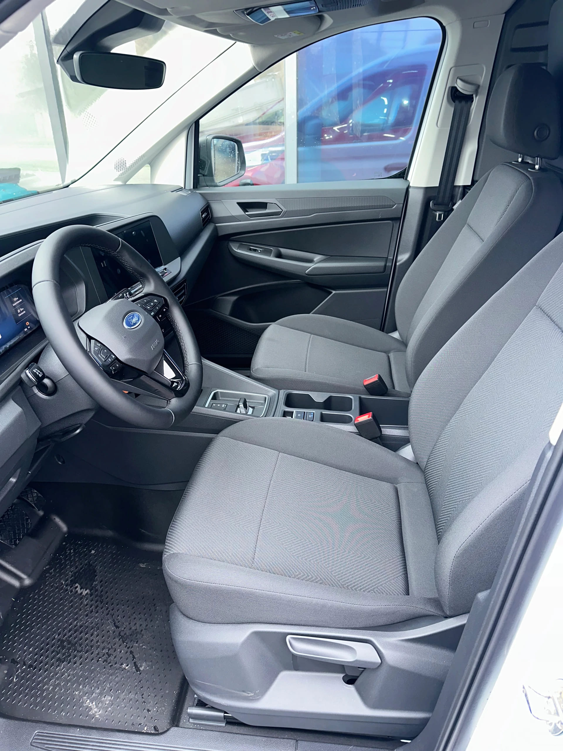 FORD Transit Connect fourg. 2.0 Eco Trend/L1/122CV/Aut.-image-9